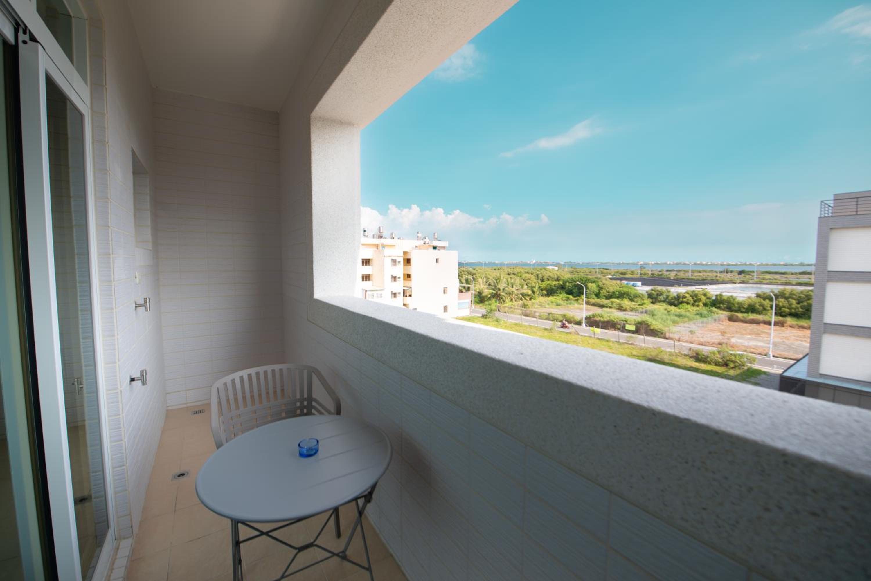 Deluxe Double Room with Balcony photo 3