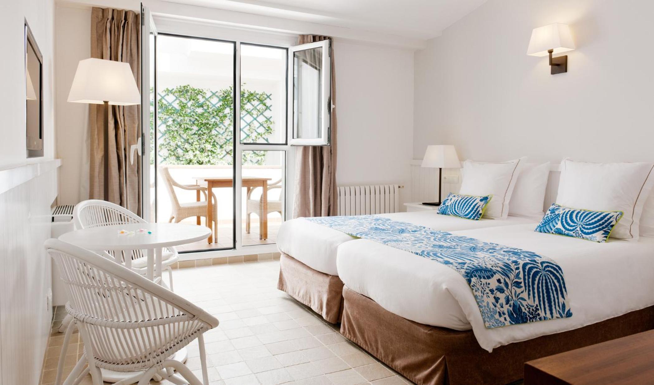 Double Room - Photo 6