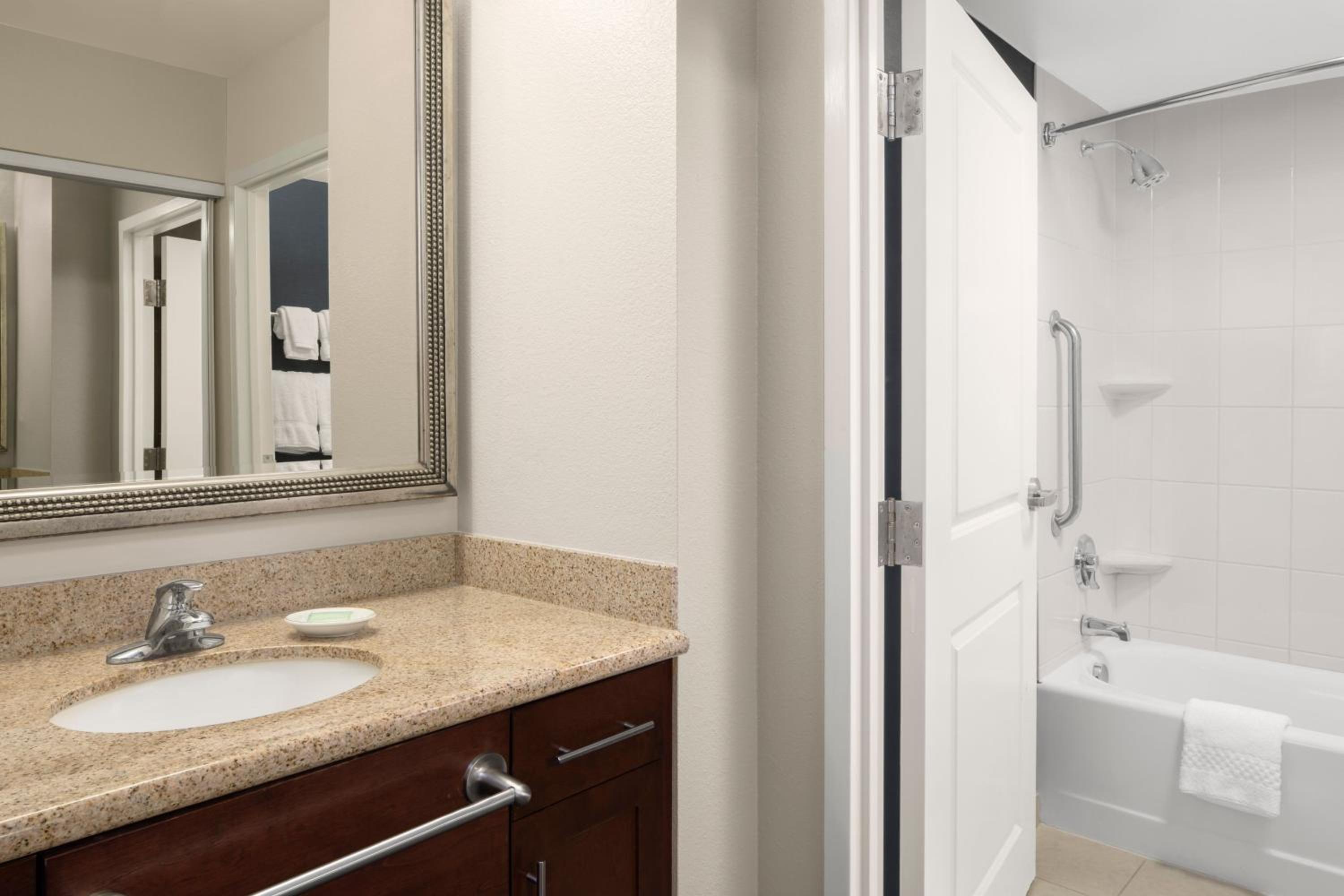 Two-Bedroom Suite - Photo 6