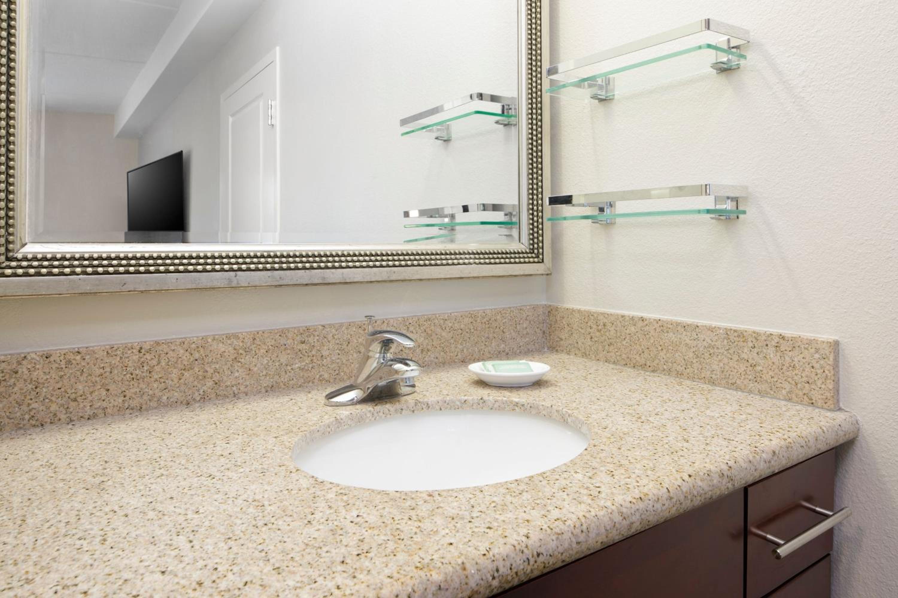 Two-Bedroom Suite - Photo 7