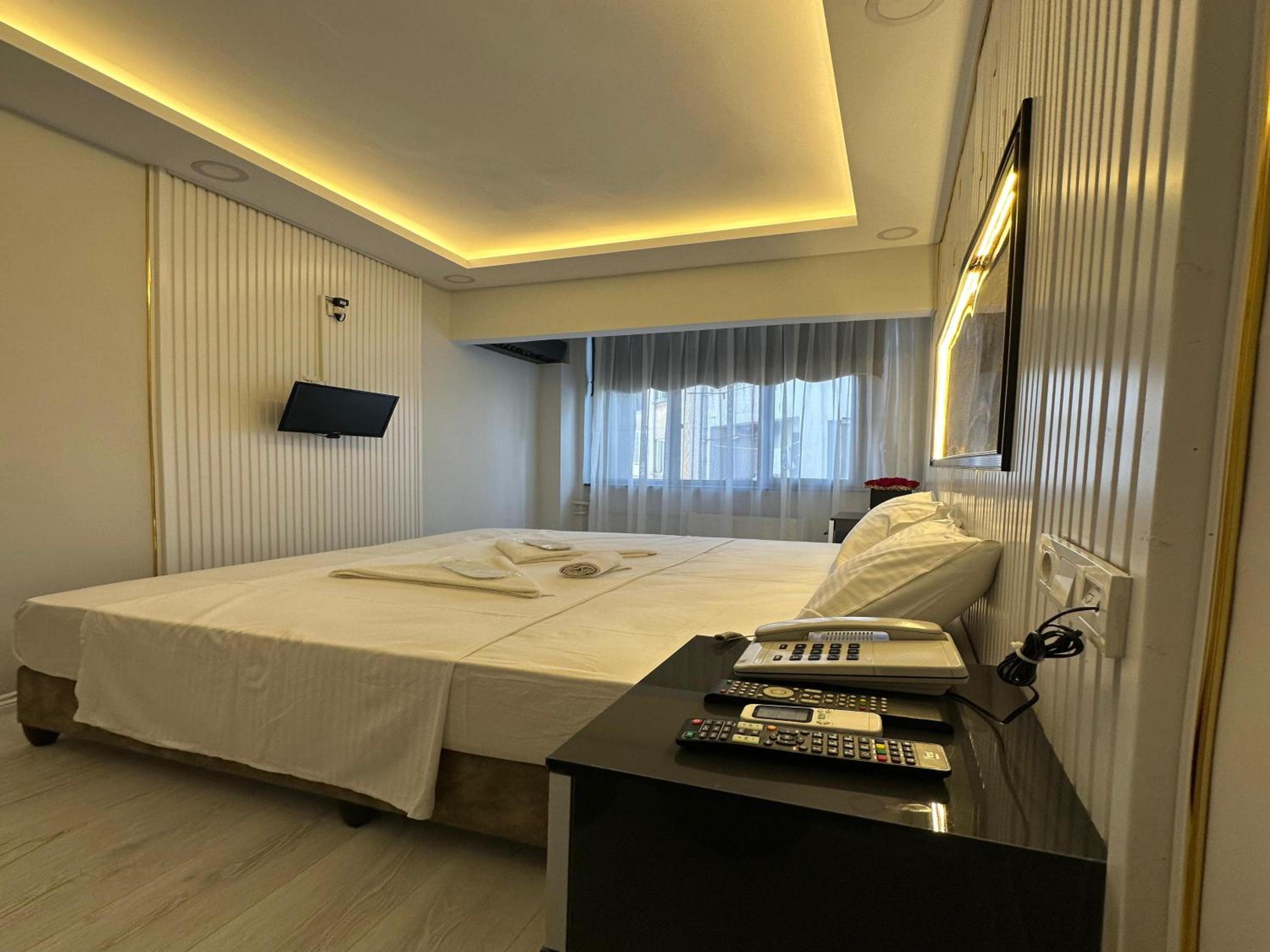 Superior Triple Room photo 3