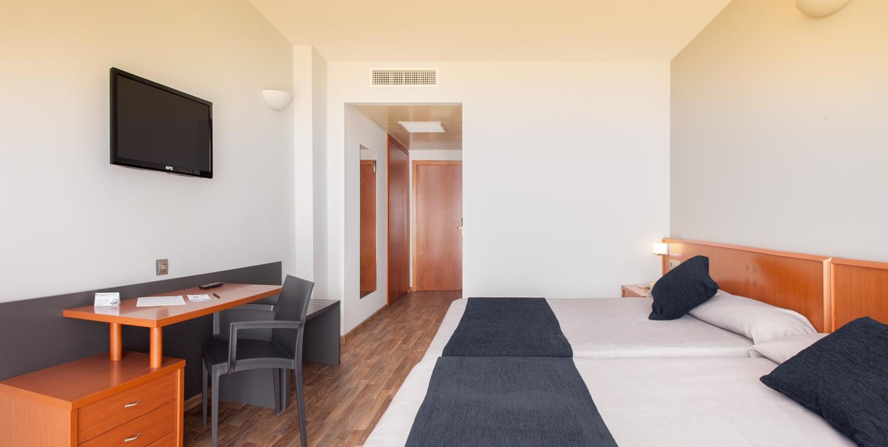 Habitación Cuádruple con Terraza (2 Adultos + 2 Niños)