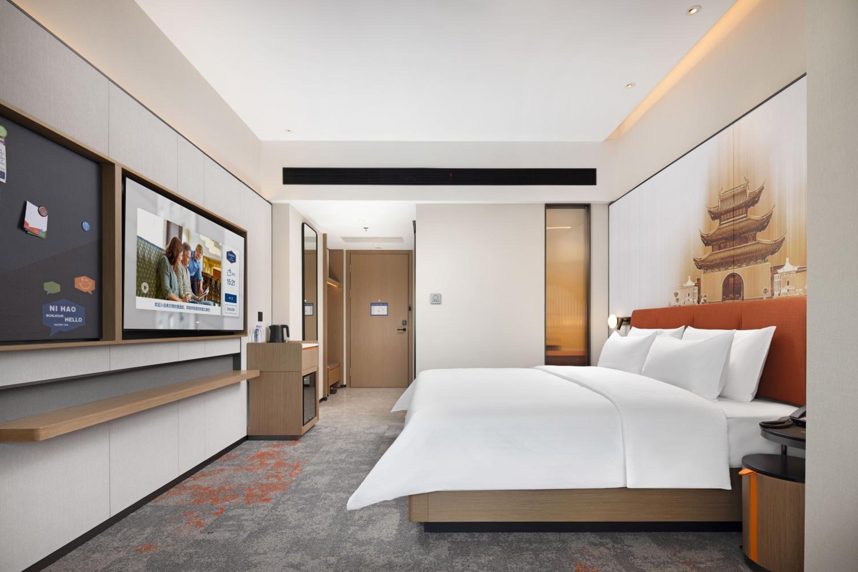 Deluxe King Room photo 2