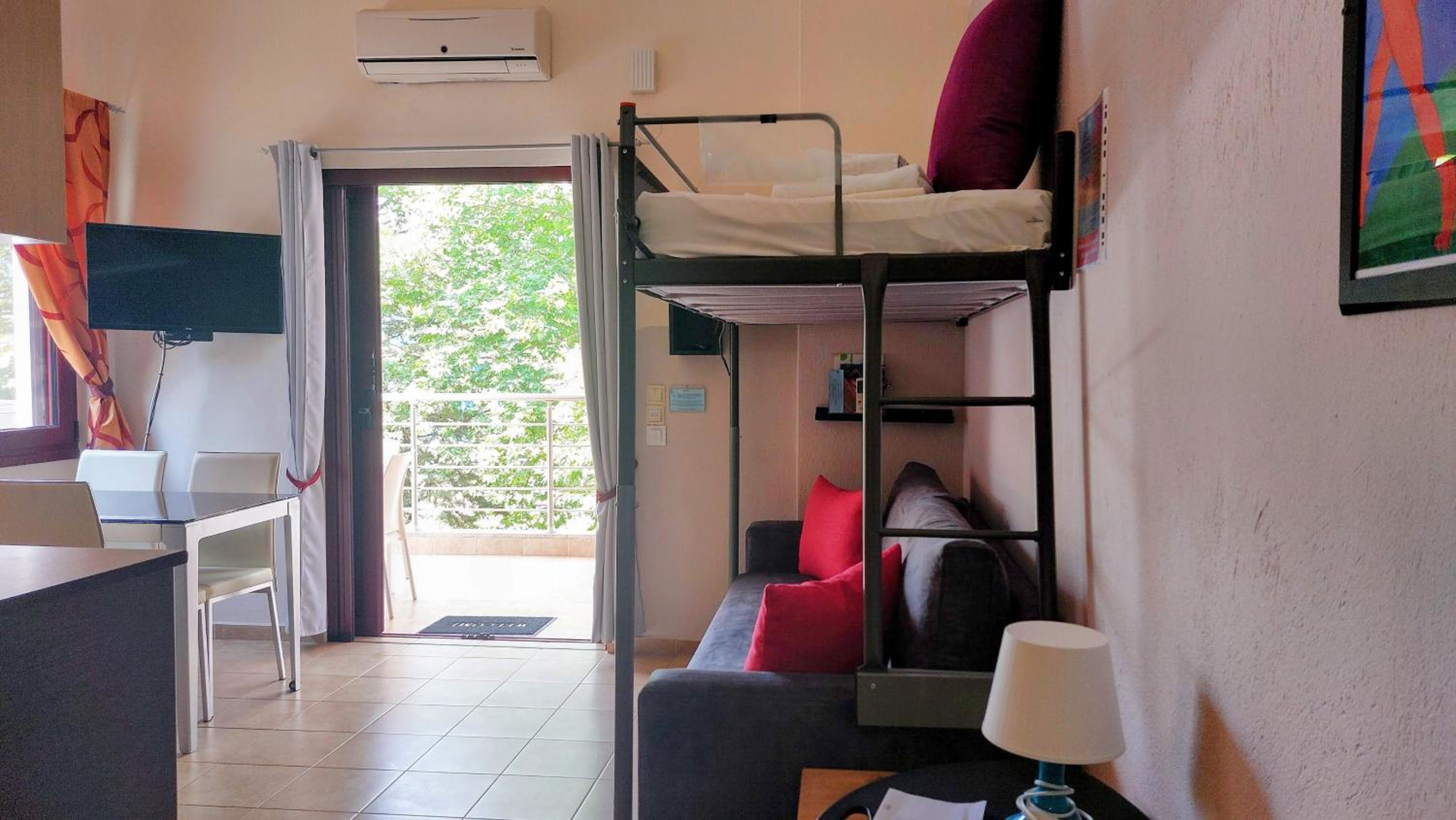 One-Bedroom Apartment - Photo 6