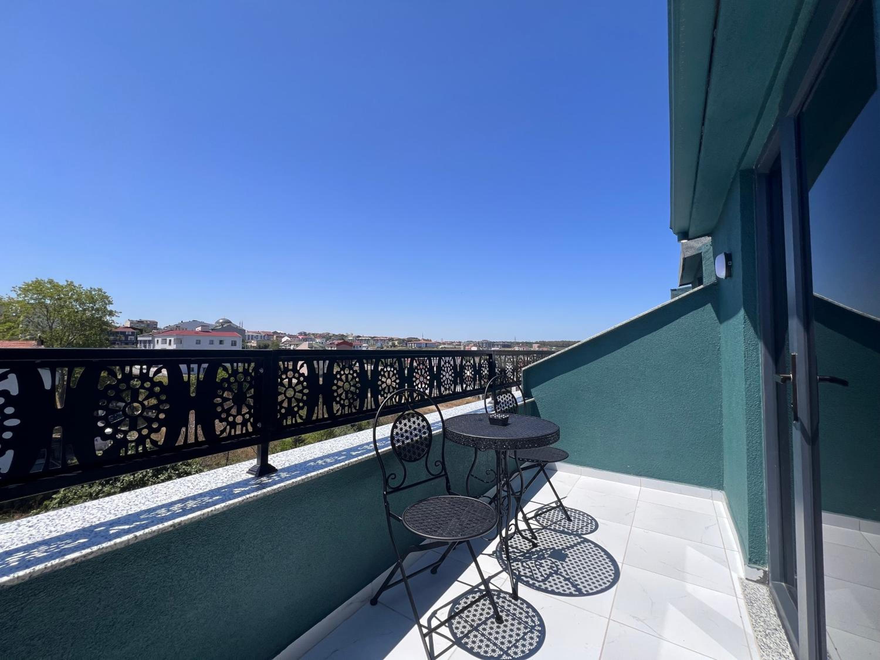 Family Room with Balcony photo 2