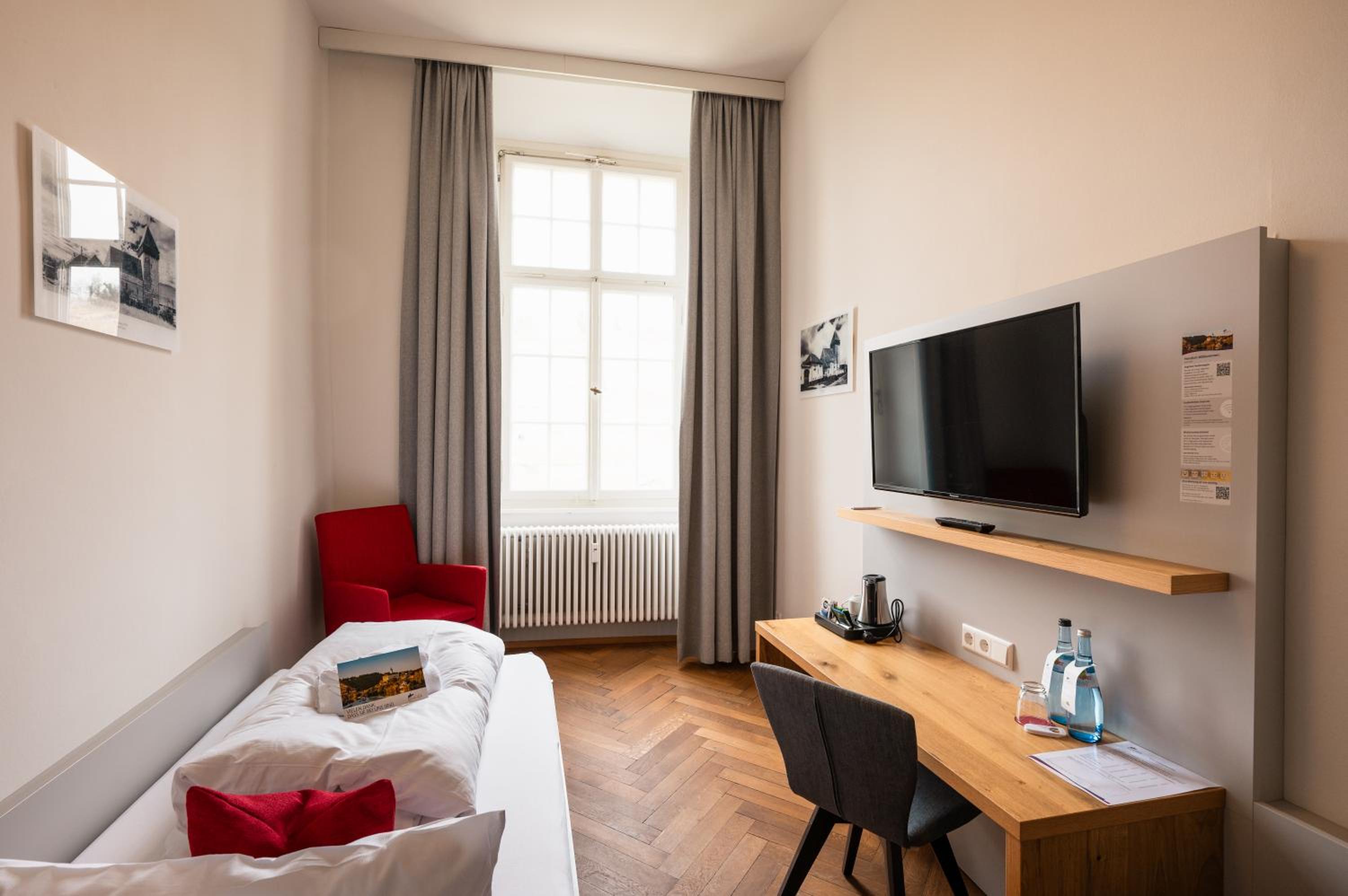 Single Room with Bathroom photo 1