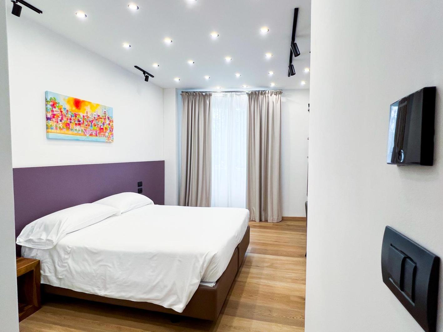 Double or Twin Room - Photo 4