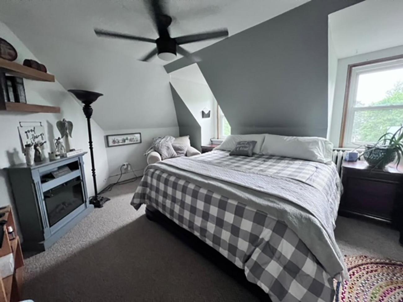 Five-Bedroom House photo 2