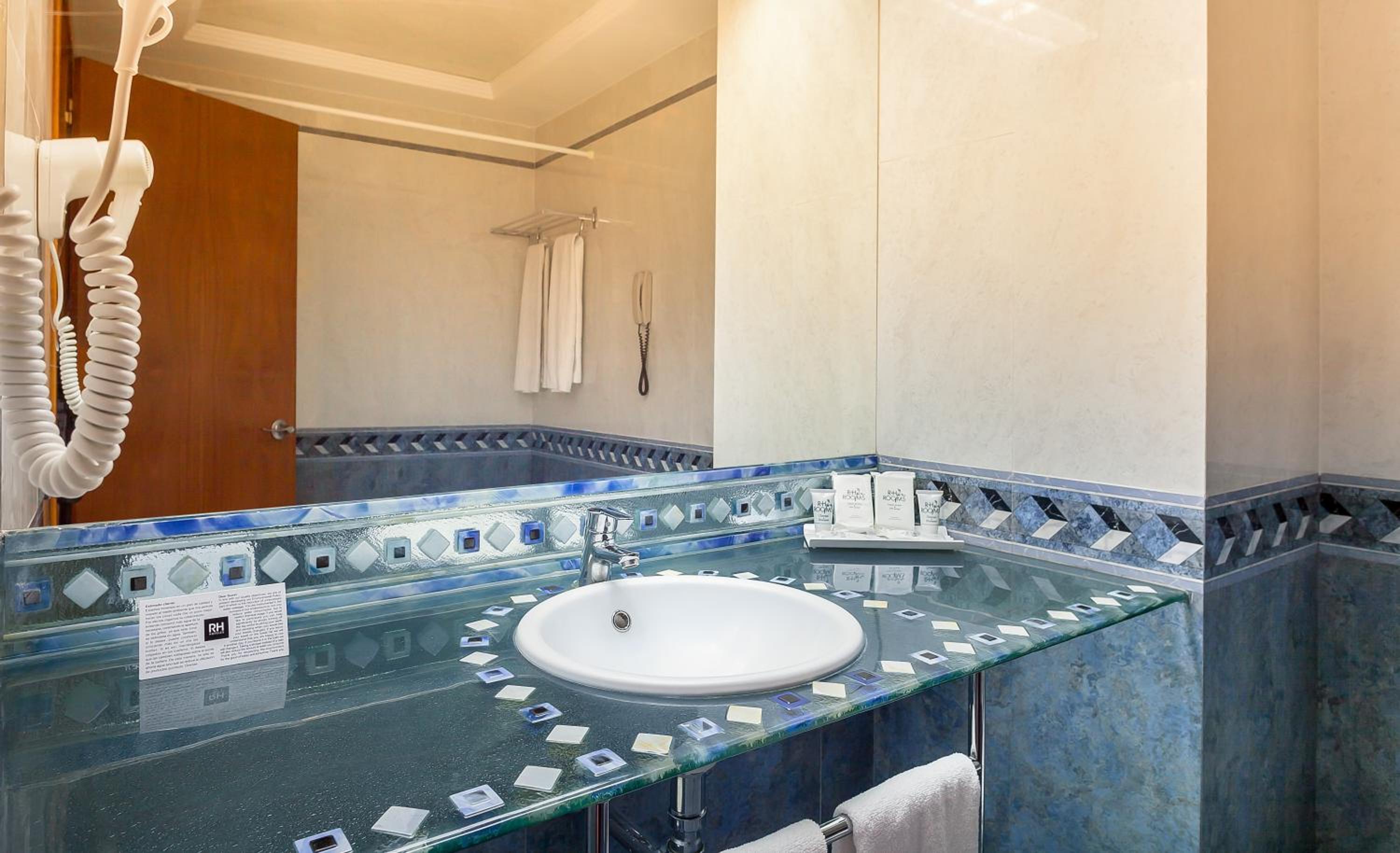 Quadruple Room with Terrace (2 Adults + 2 Children) photo 2
