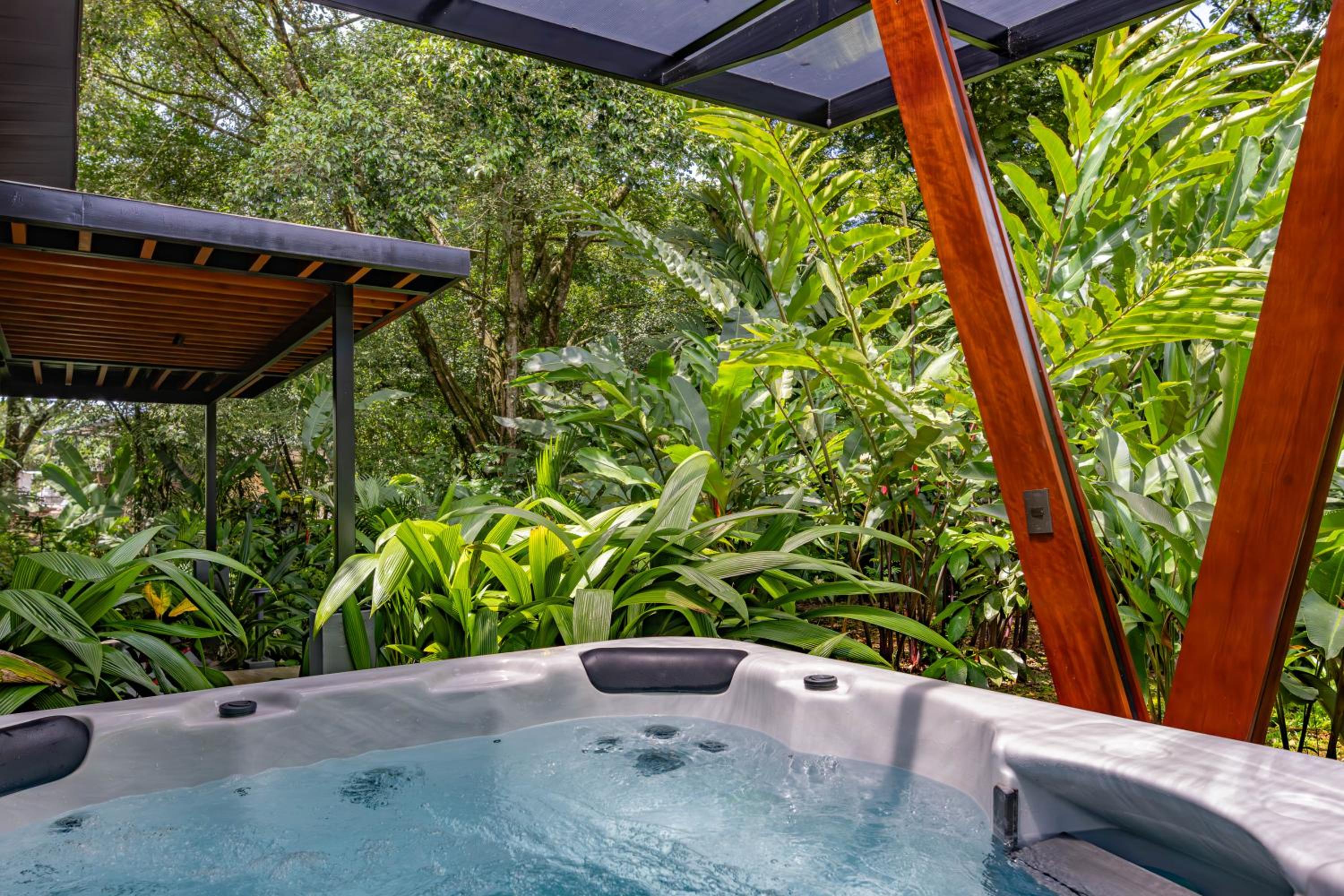Deluxe Quad Bungalow with Spa photo 2