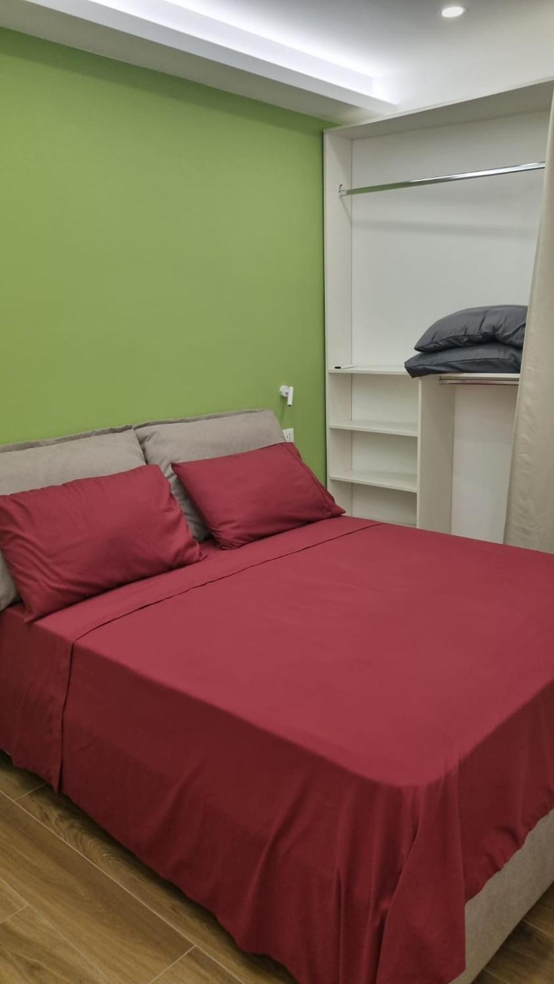 One-Bedroom Apartment photo 1