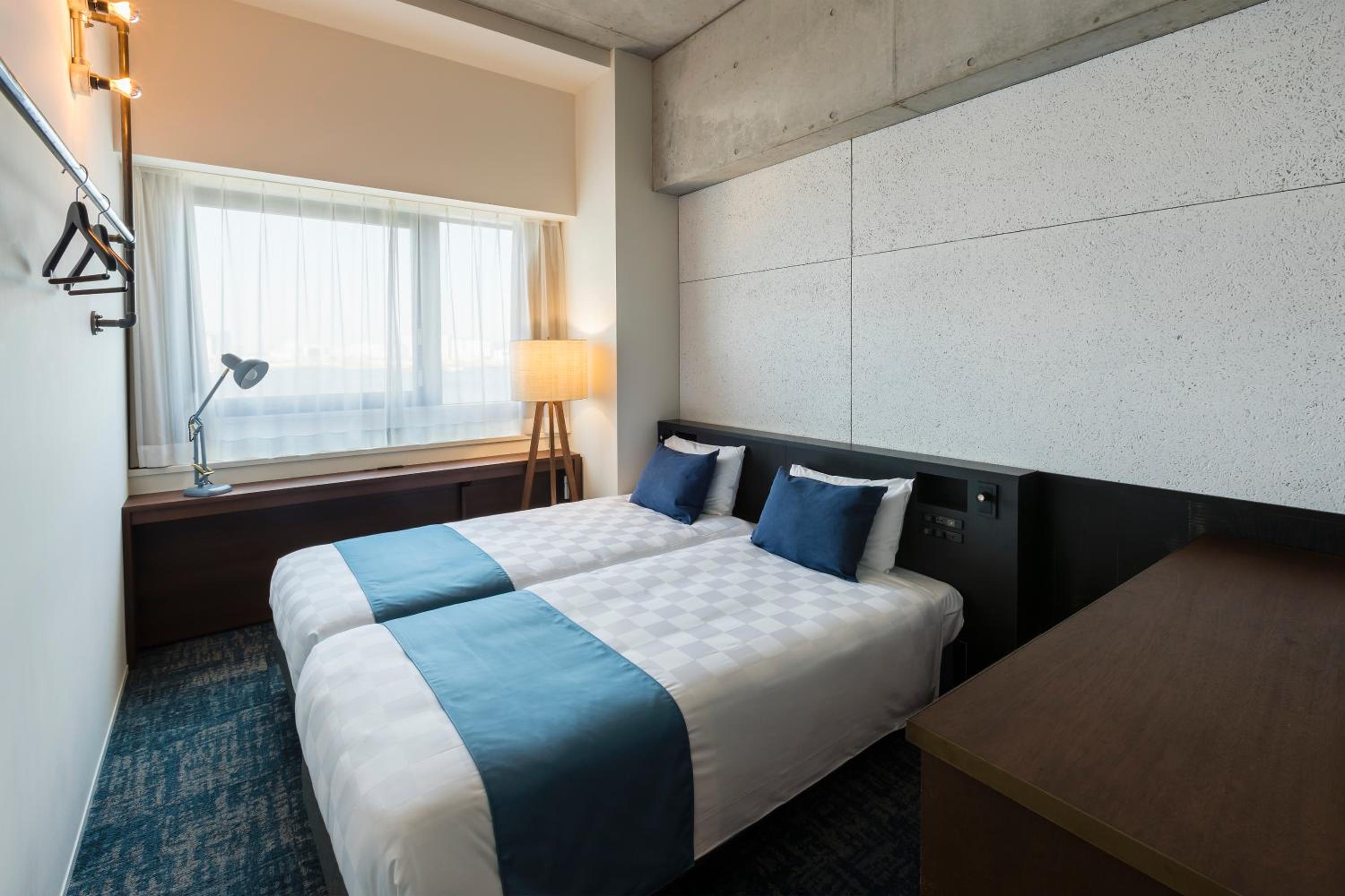 Standard Twin Room with Airport and River View