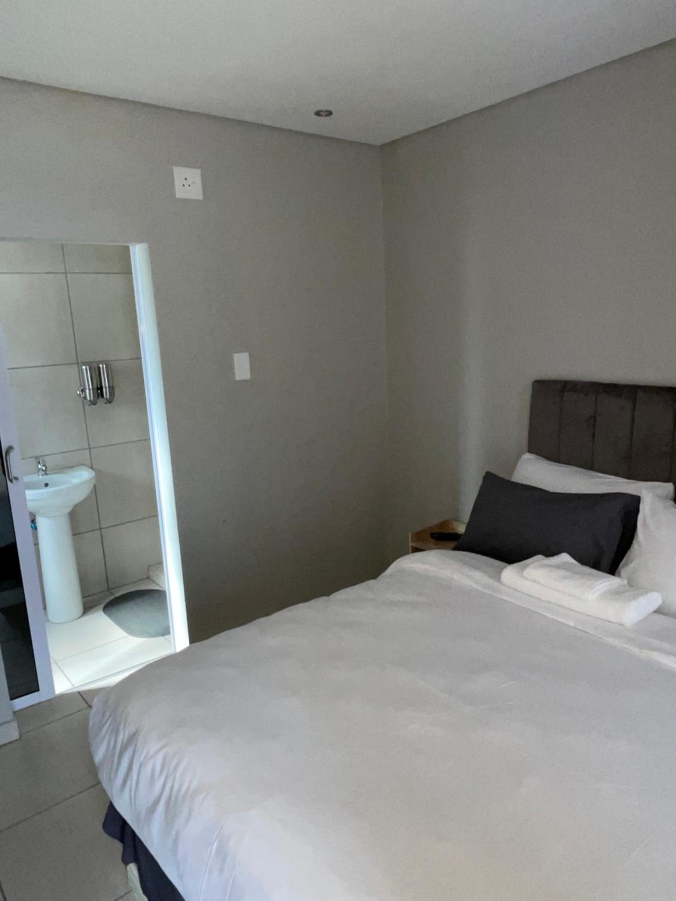 Budget Double Room photo 2