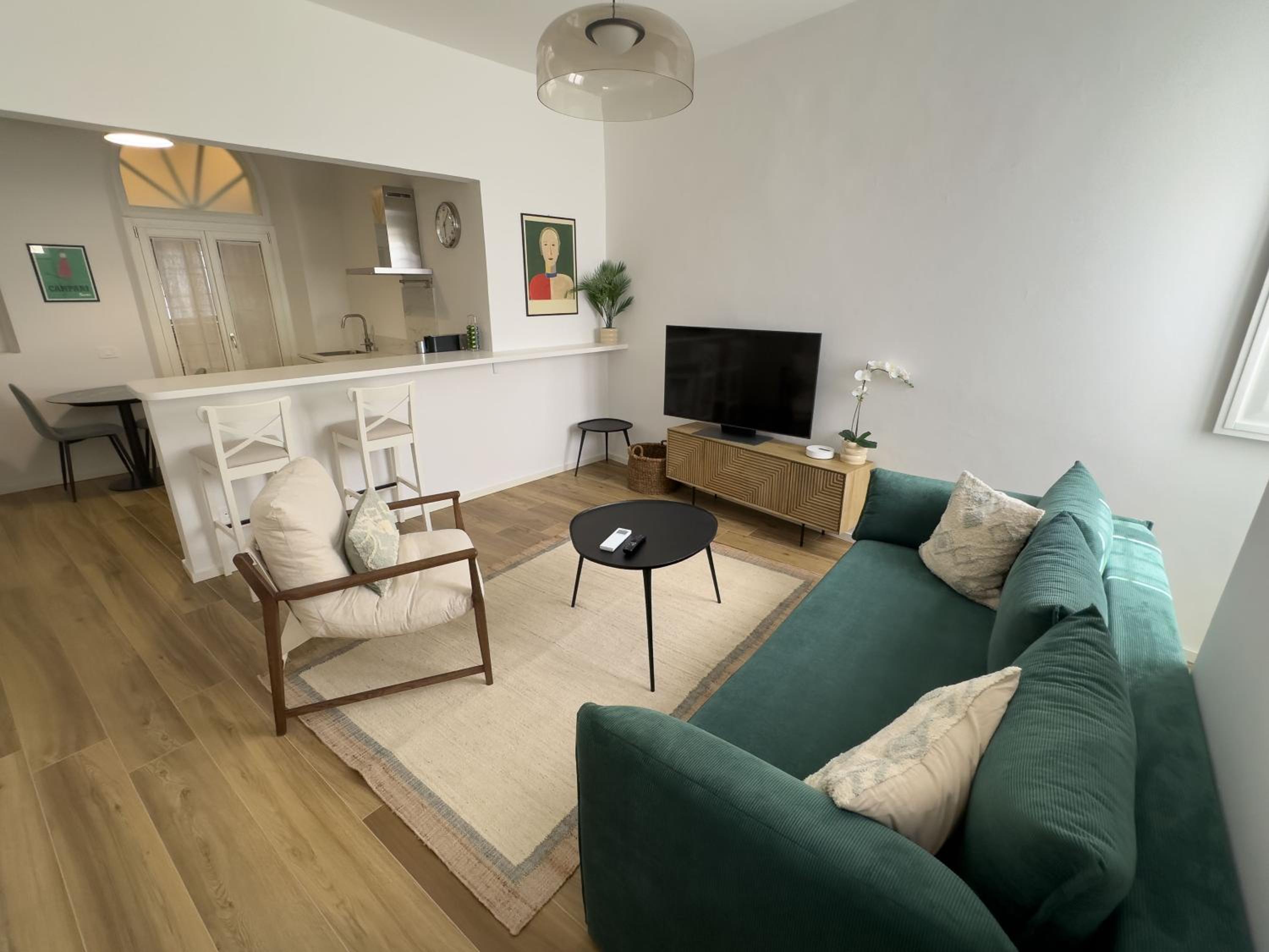One-Bedroom Apartment