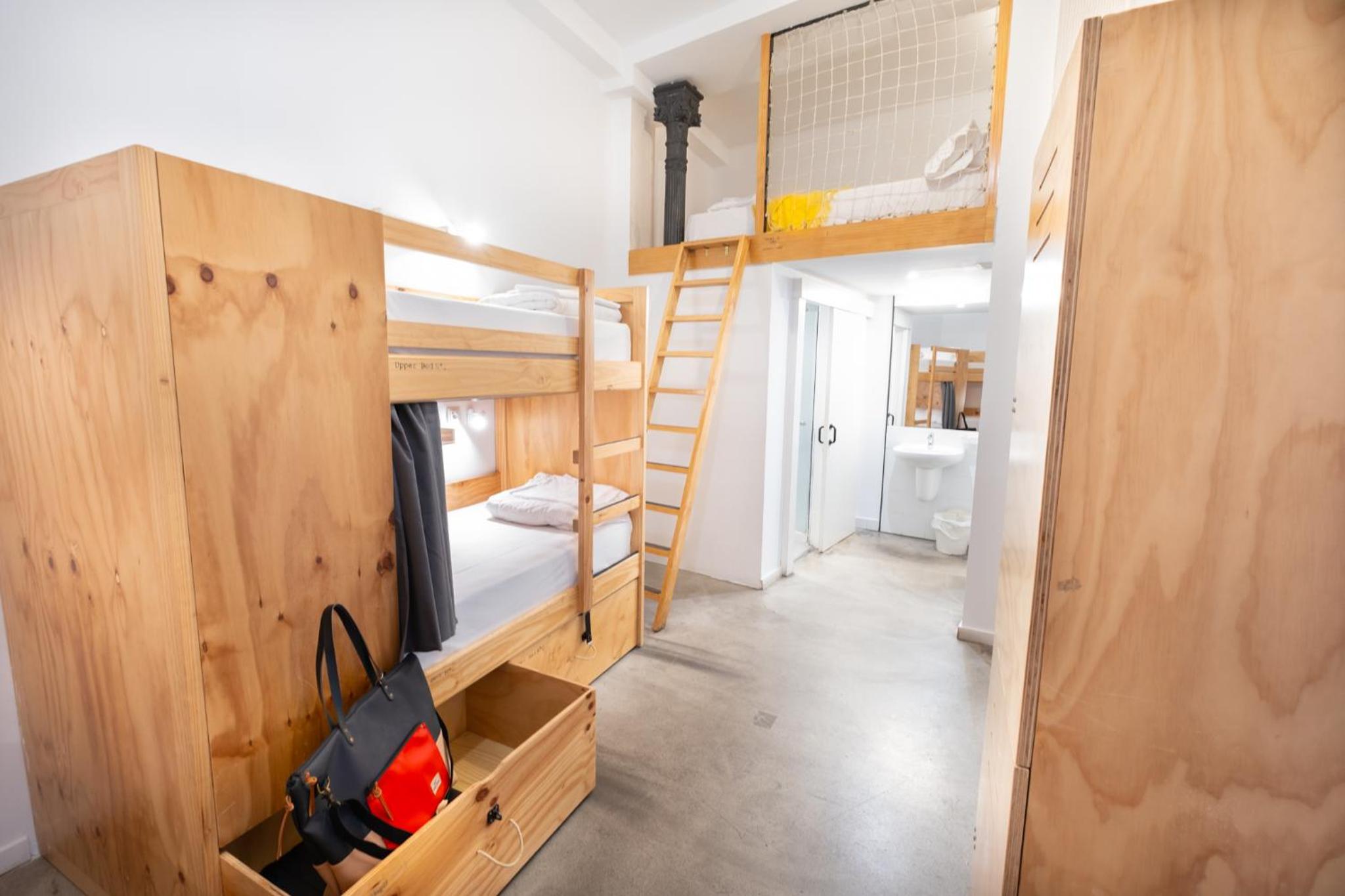 Single Bed in 4-Bed Female Dormitory Room with Private Bathroom photo 3