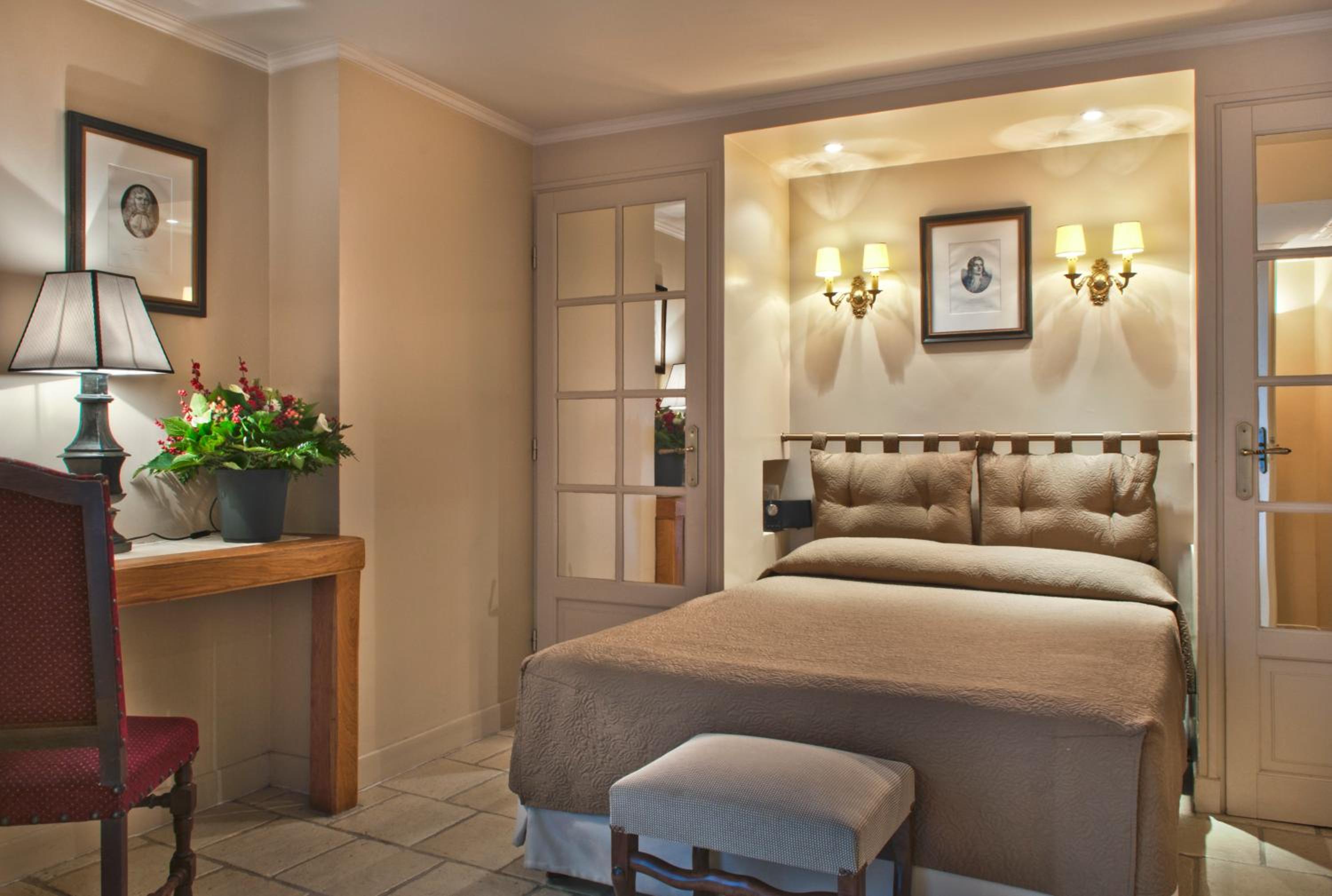 Standard Double Room thumbnail 6