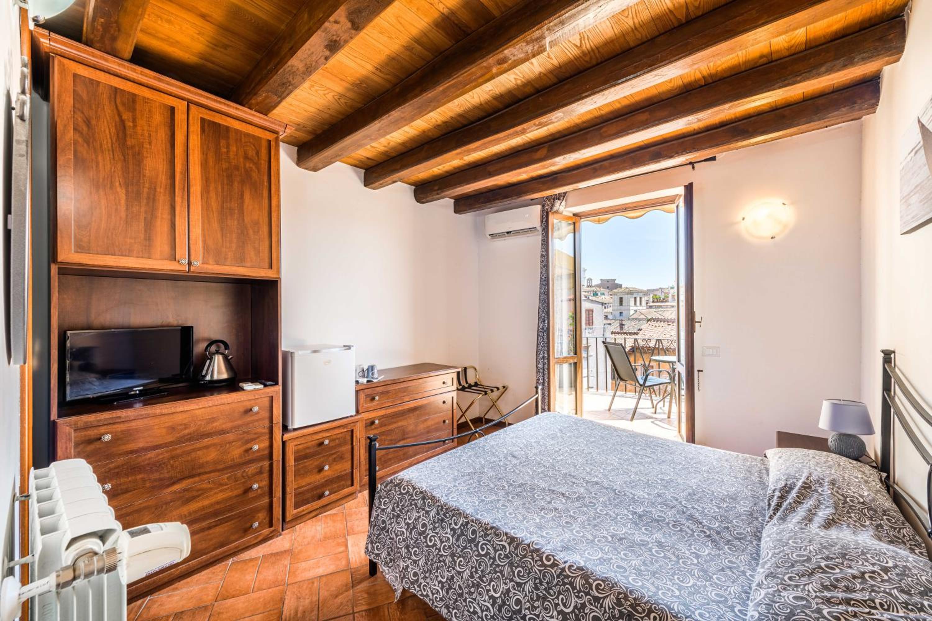 Double Room with Private Bathroom photo 1