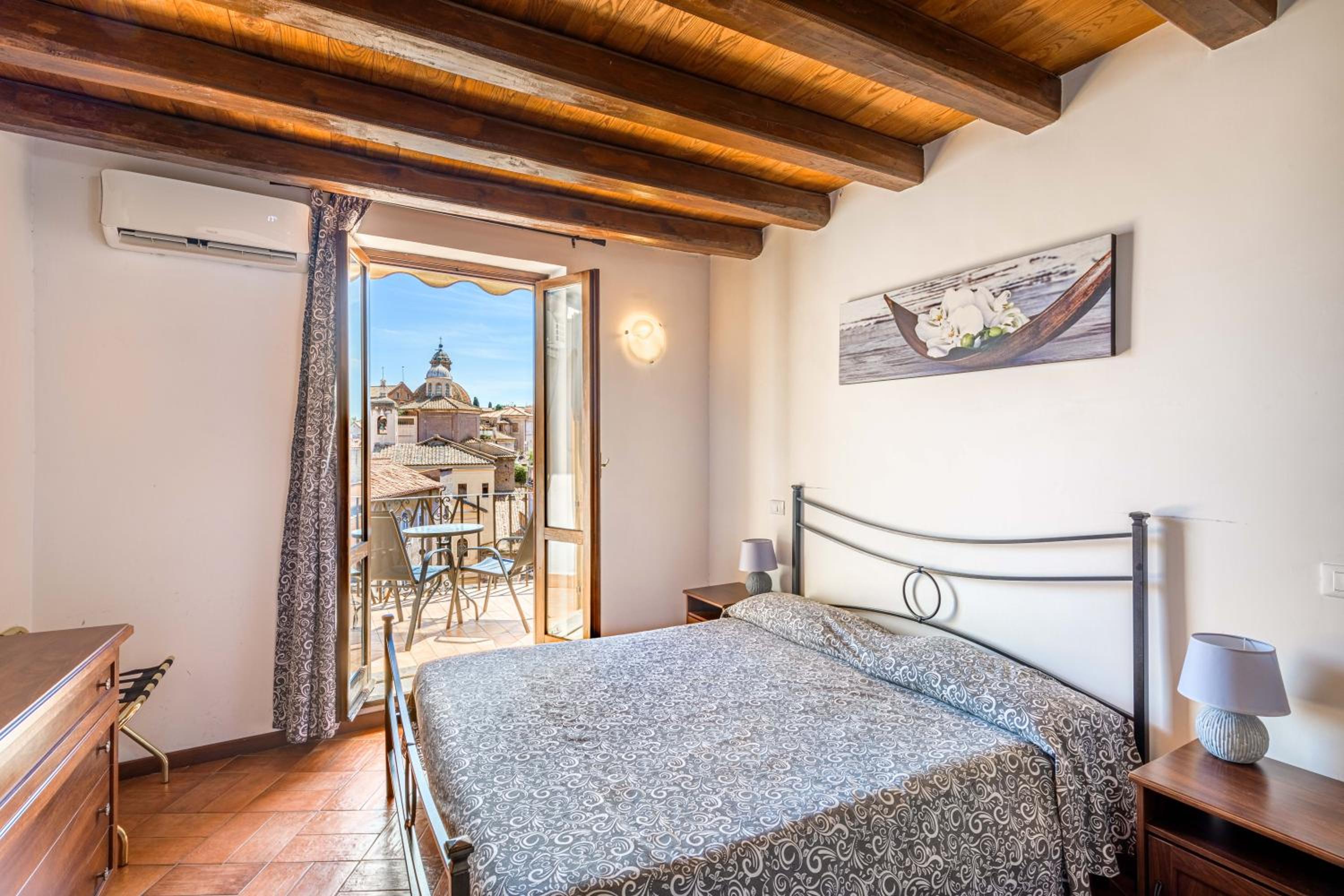 Double Room with Private Bathroom photo 2