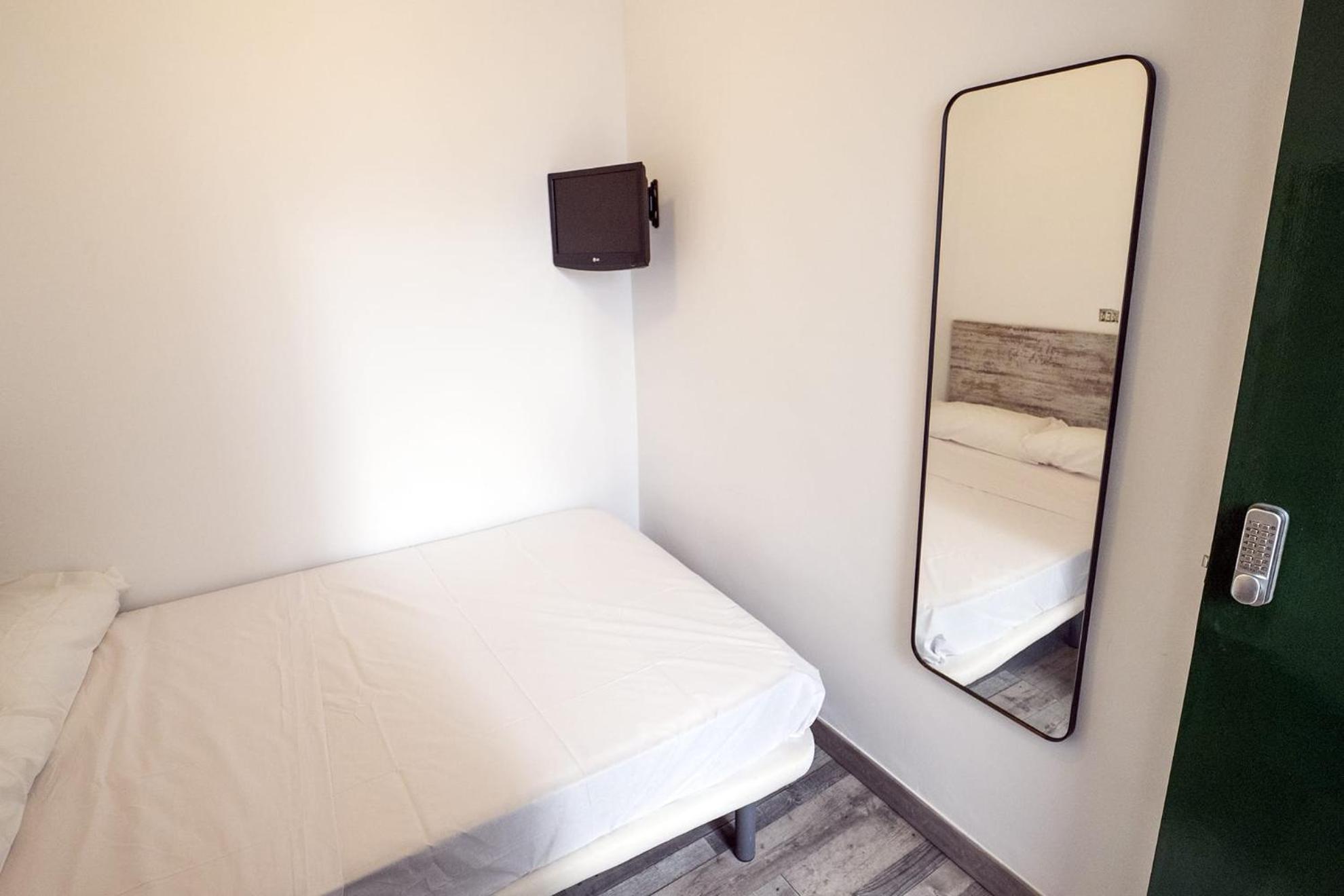 Standard Double Room with Shared Bathroom photo 3