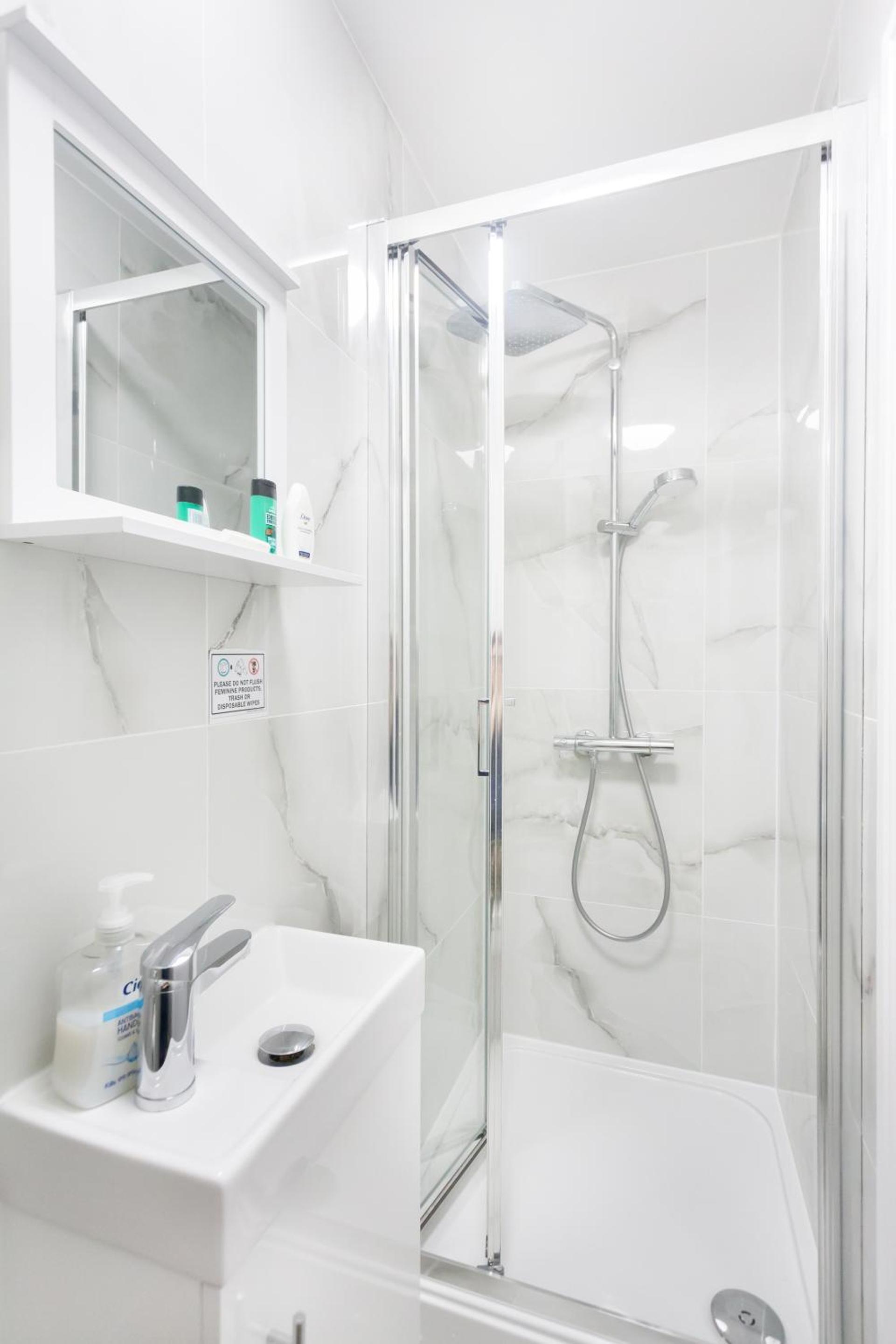 Triple Room with Shared Bathroom photo 3