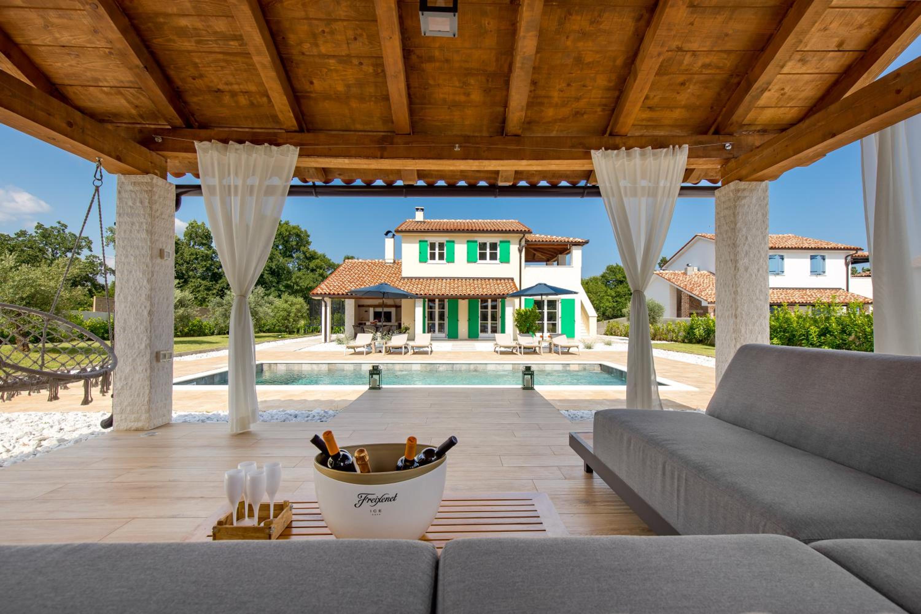 Villa photo 3