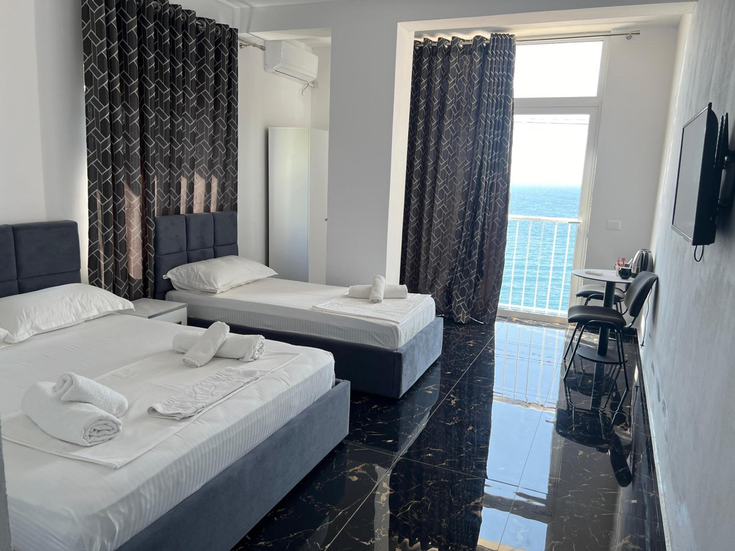 Deluxe Triple Room with Sea View photo 2