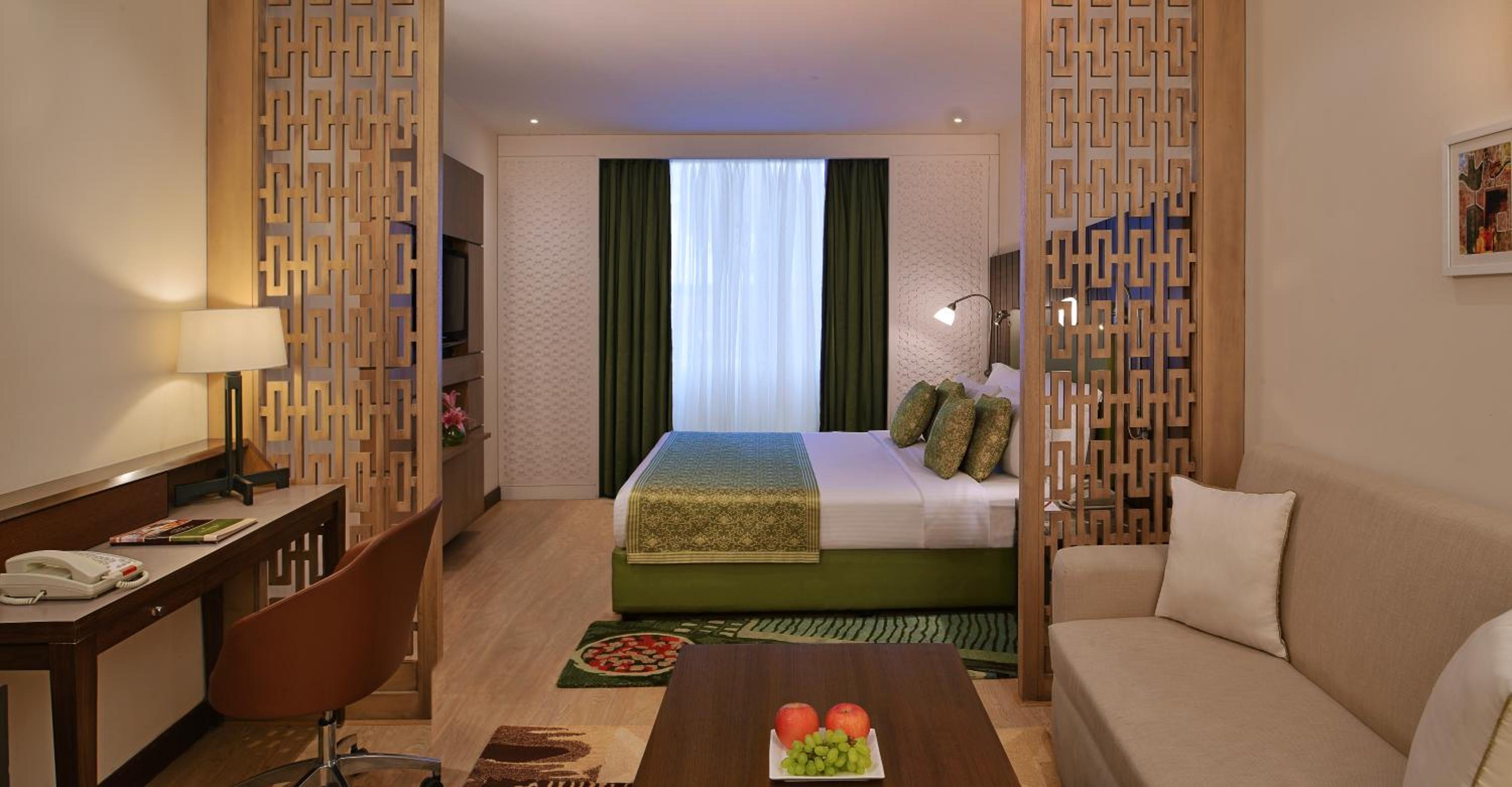 Deluxe King Room - Non-Smoking - Photo 1