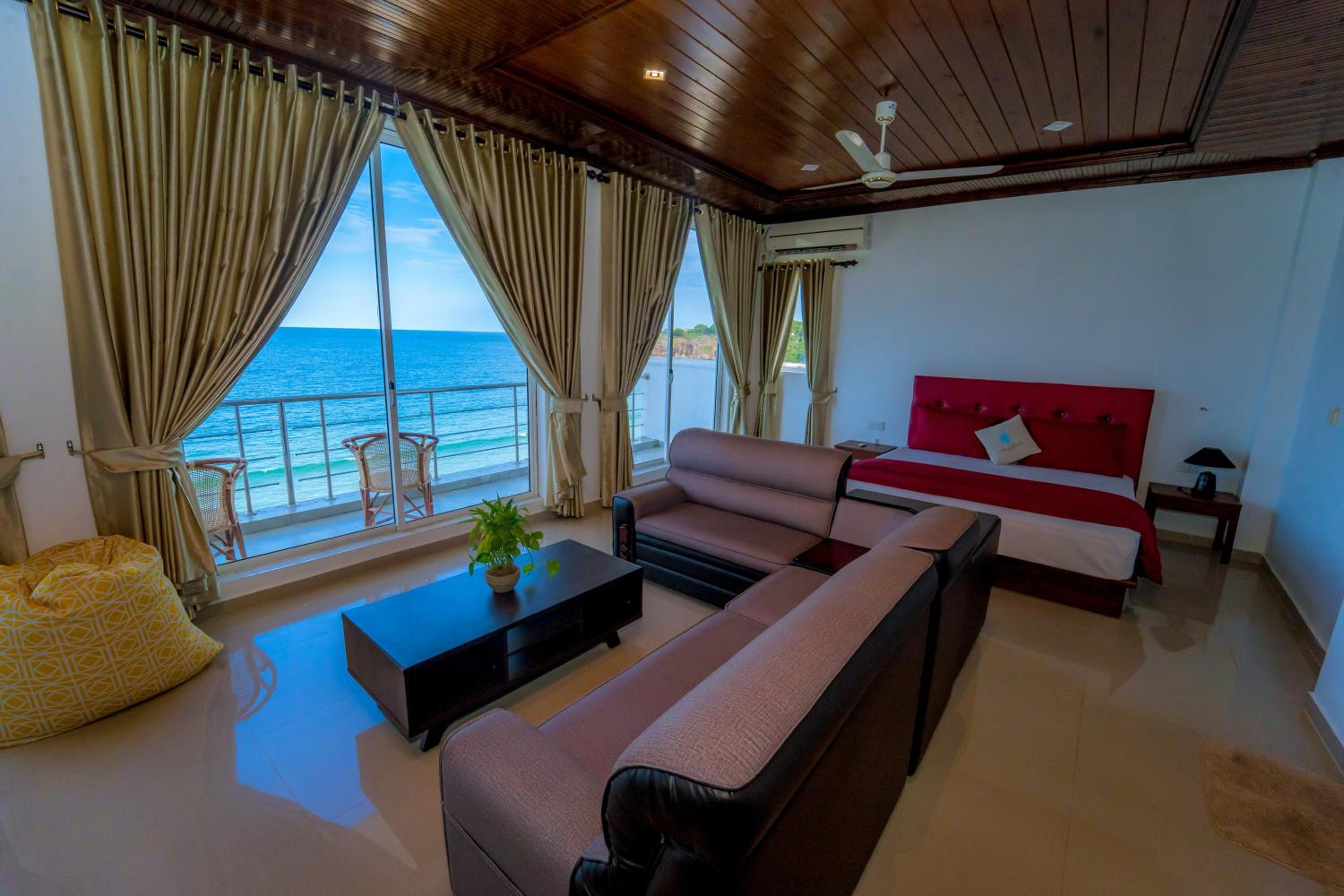 Deluxe Family Room photo 2