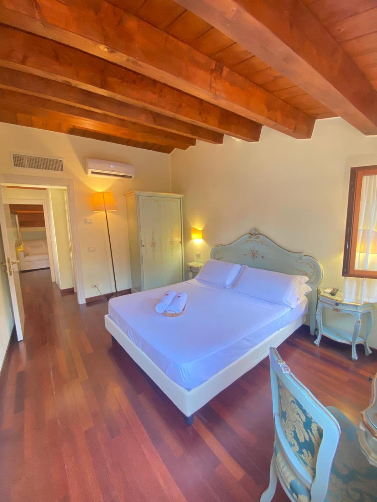 One-Bedroom House photo 1