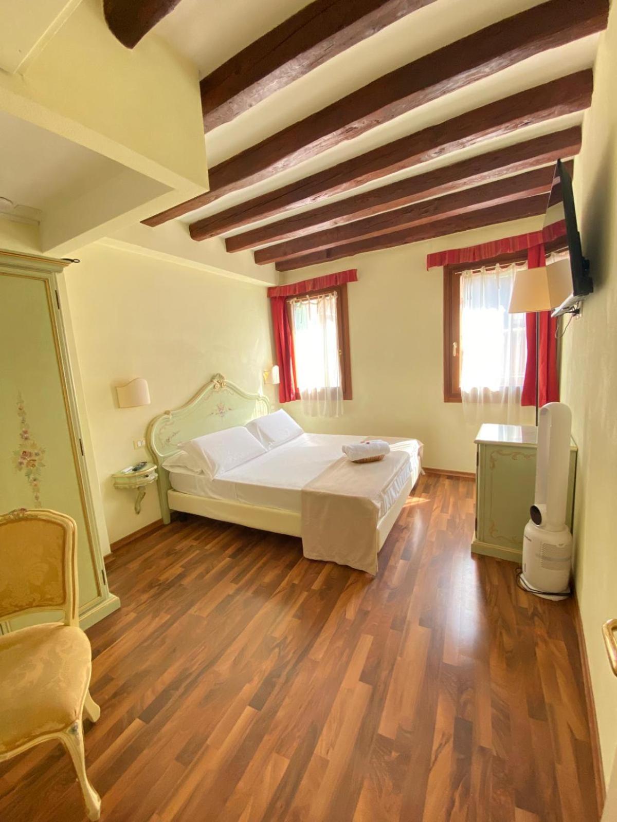 One-Bedroom House photo 2