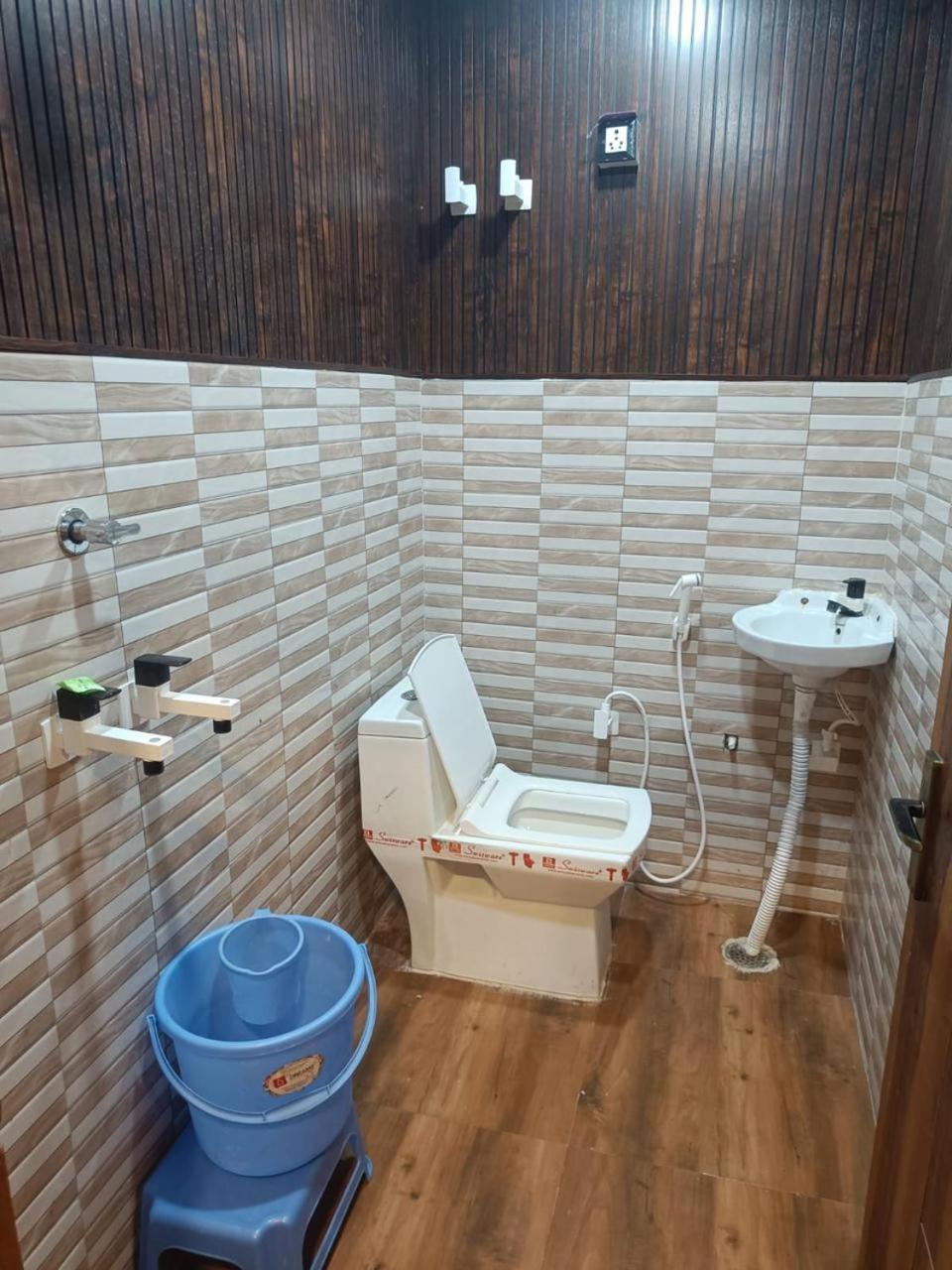 Deluxe Room - Photo 5