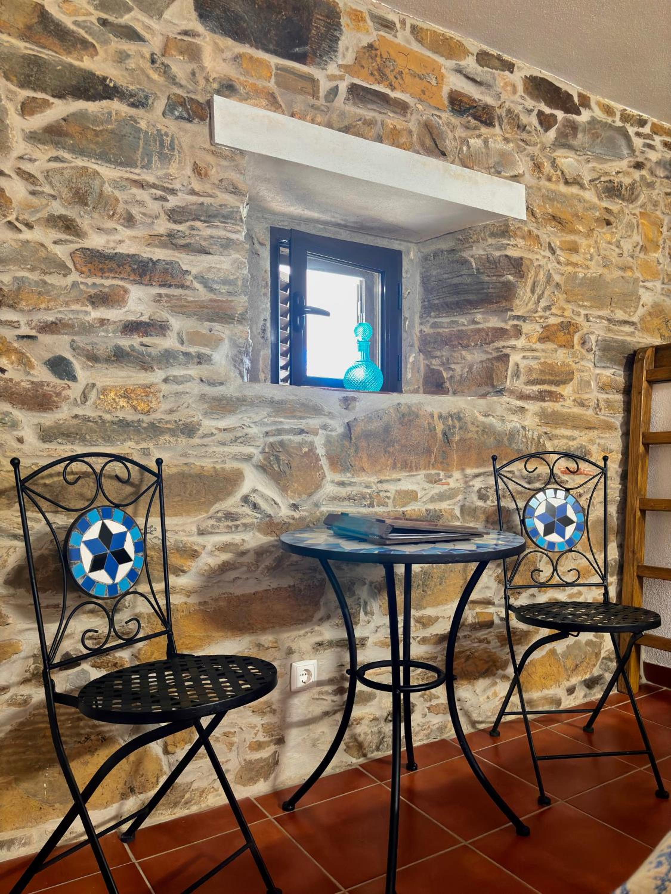 Family Room with Mountain View - Photo 7