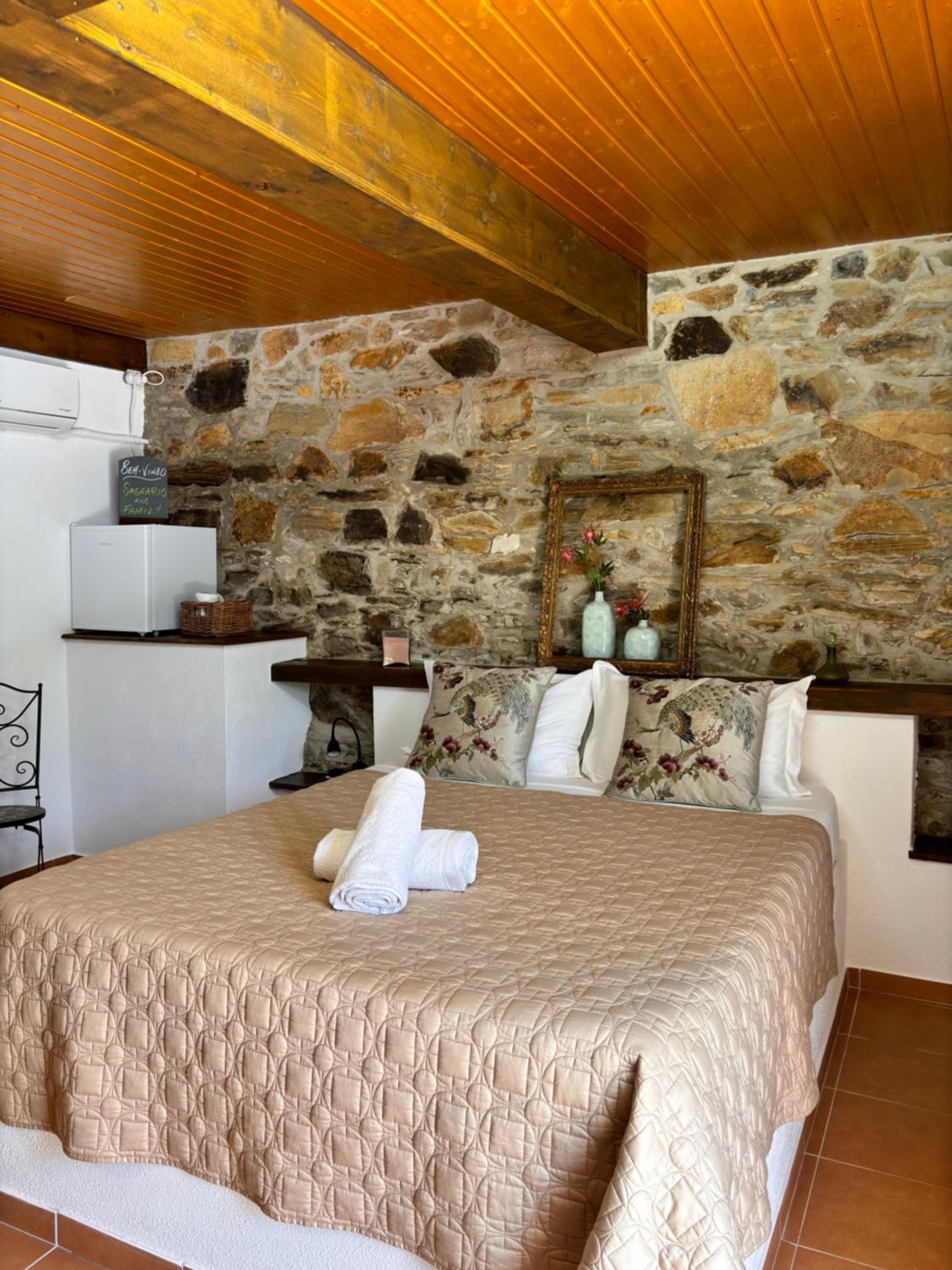 Double Room with Mountain View - Photo 16