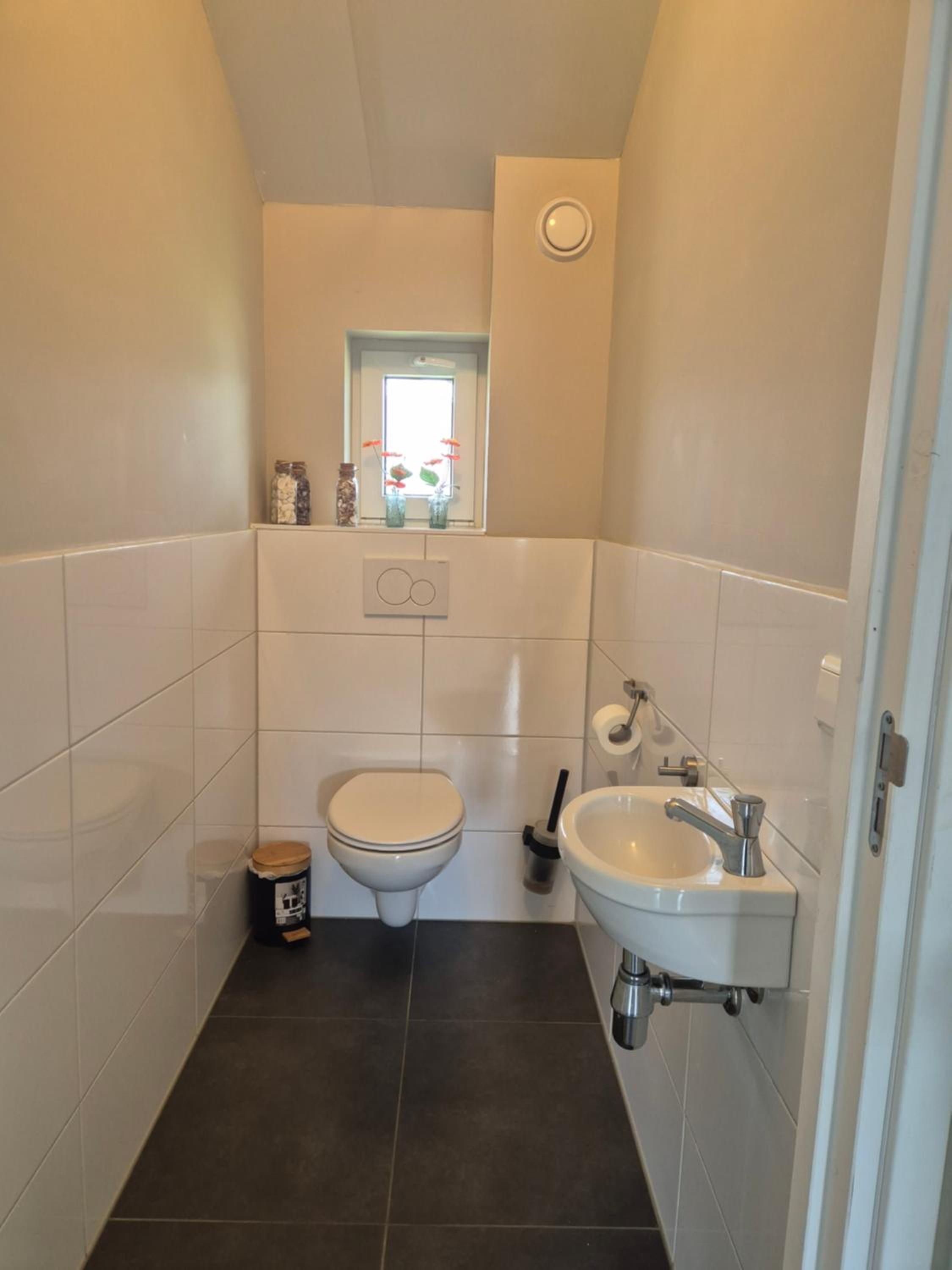Five-Bedroom House photo 3