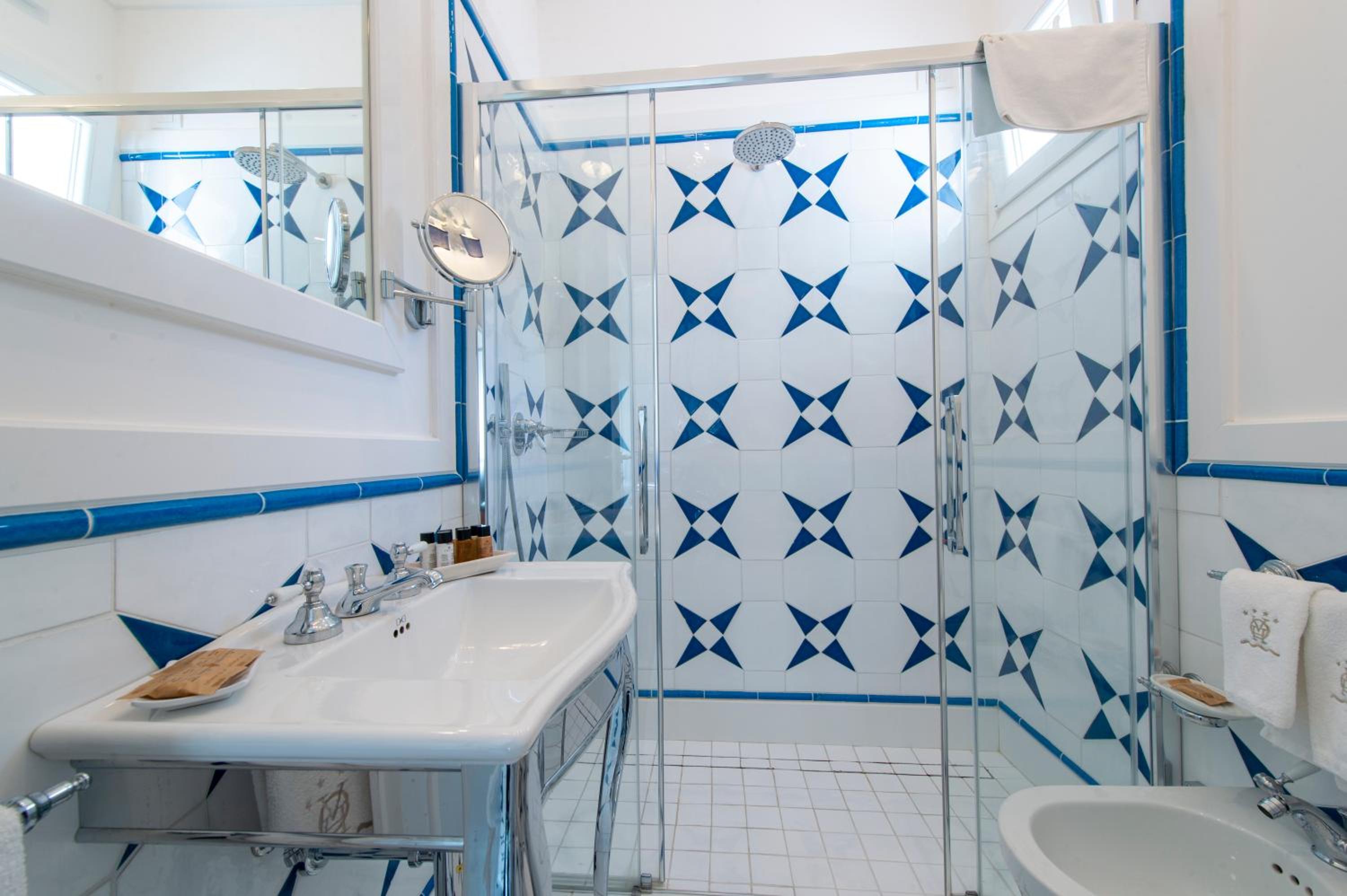 Deluxe Double Room with Terrace and Sea View - Photo 18