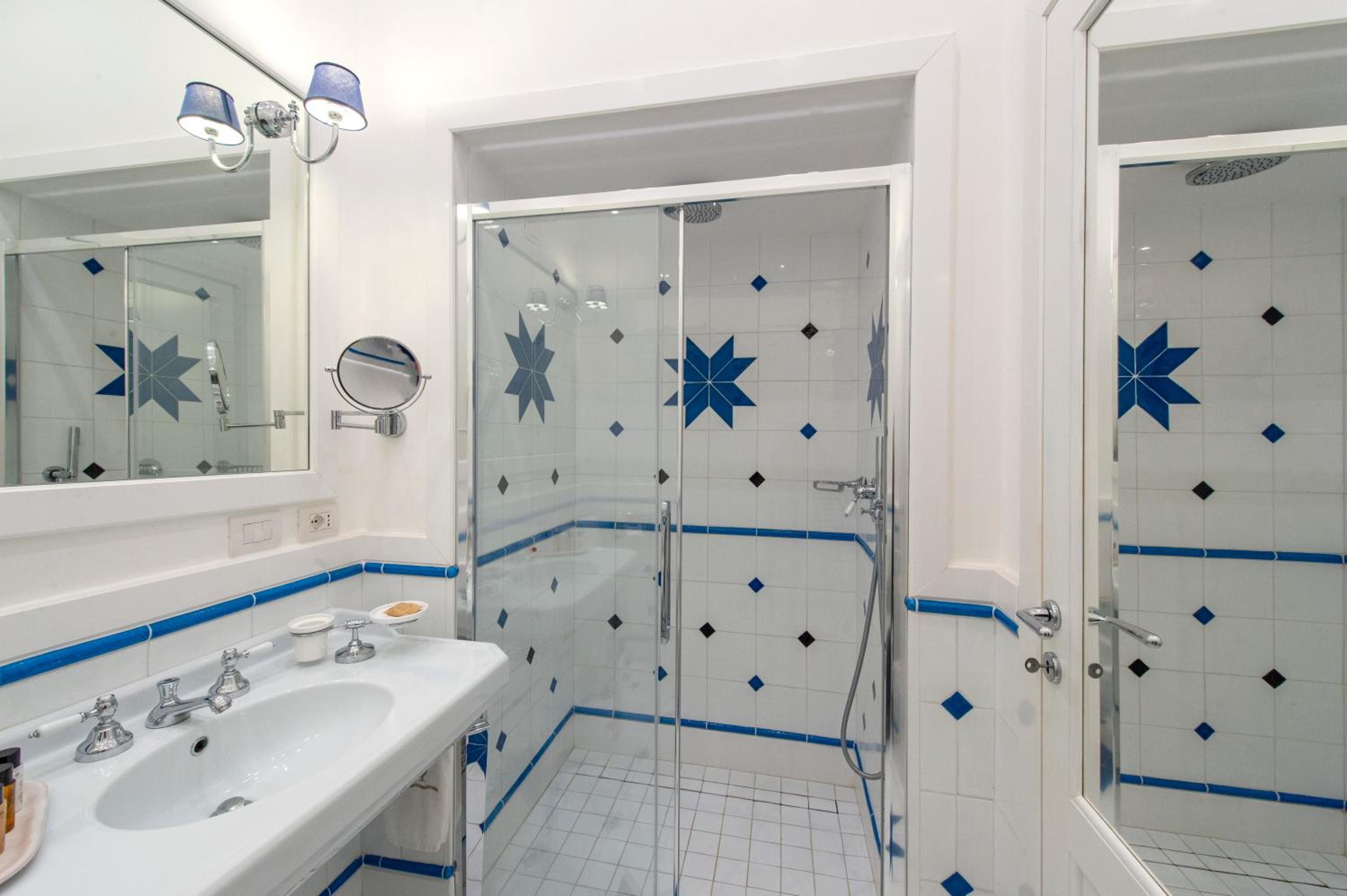 Deluxe Double Room with Terrace and Sea View - Photo 20