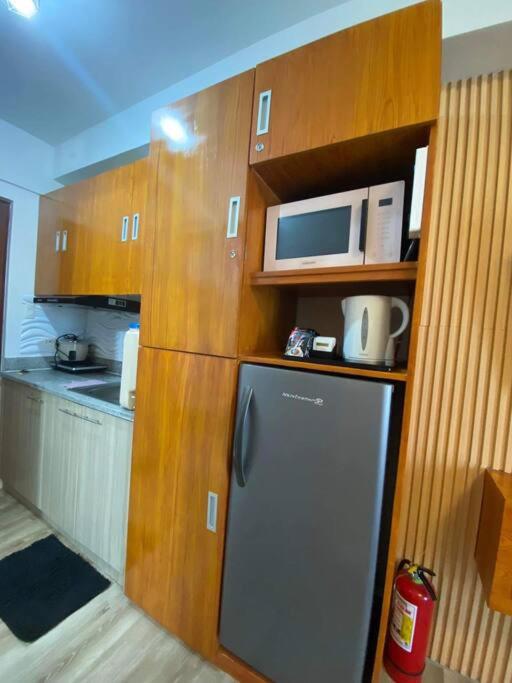 Studio Apartment with Queen Bed photo 2