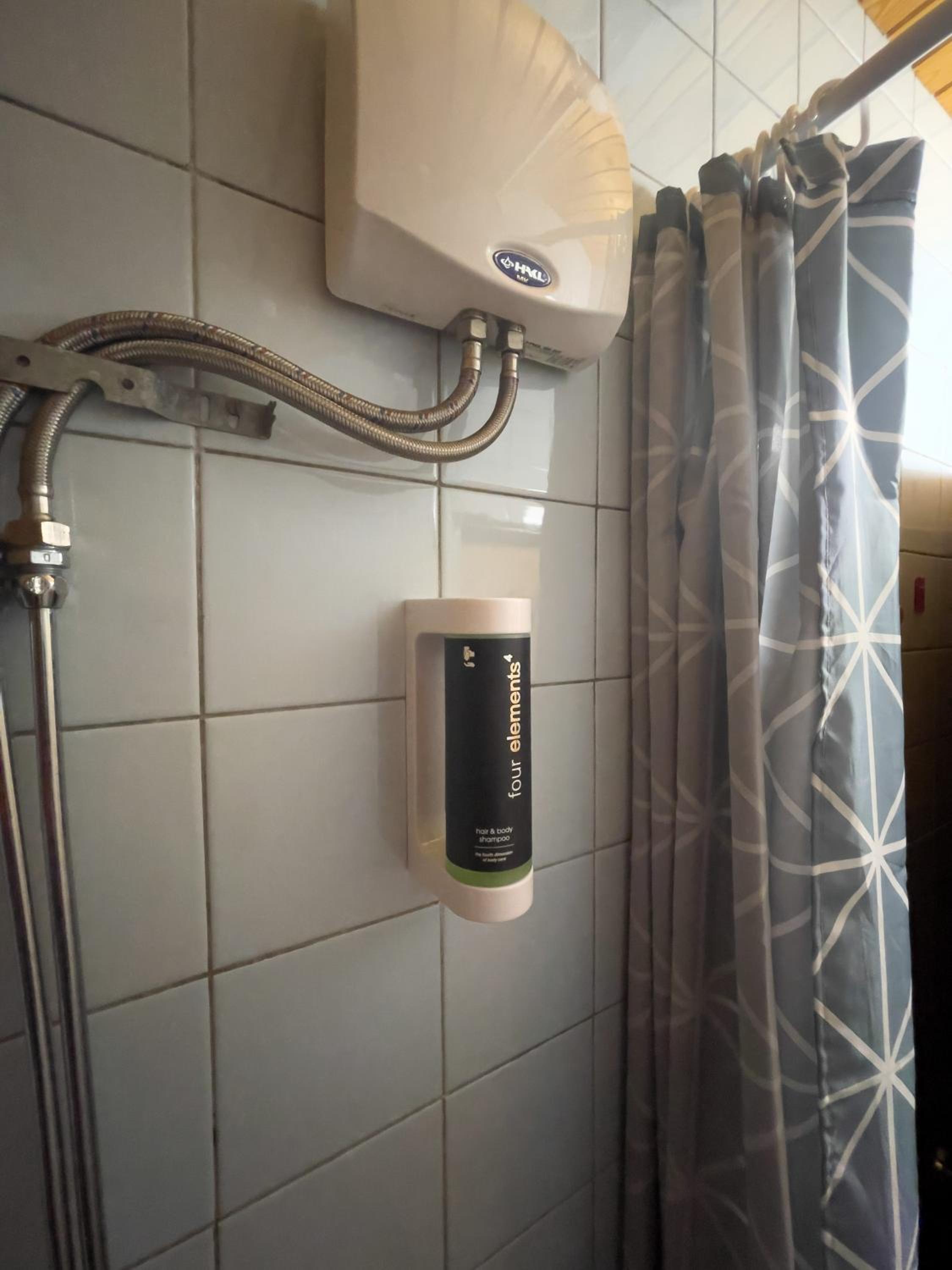 Twin Room with Shared Bathroom photo 2