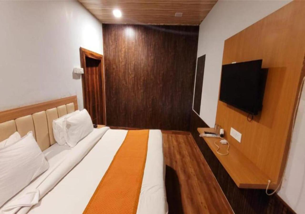 Deluxe Room - Photo 12
