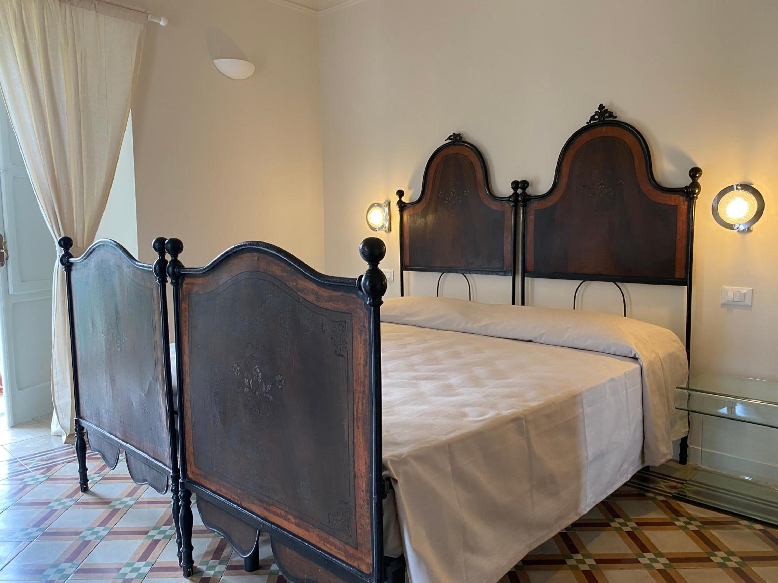 Deluxe Triple Room photo 3