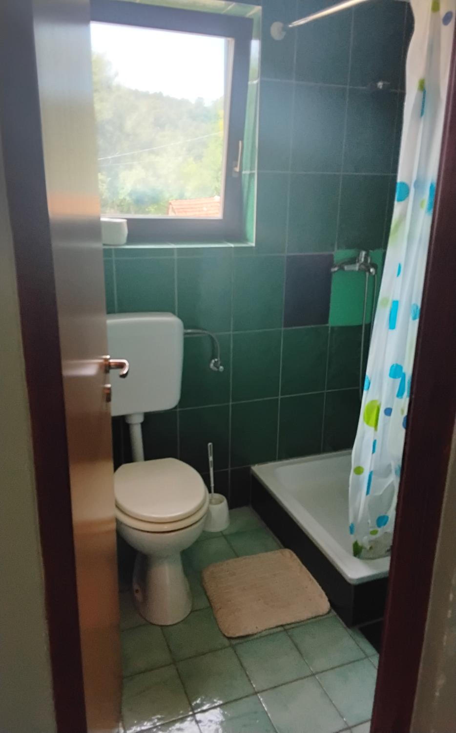 Family Room with Private Bathroom photo 3