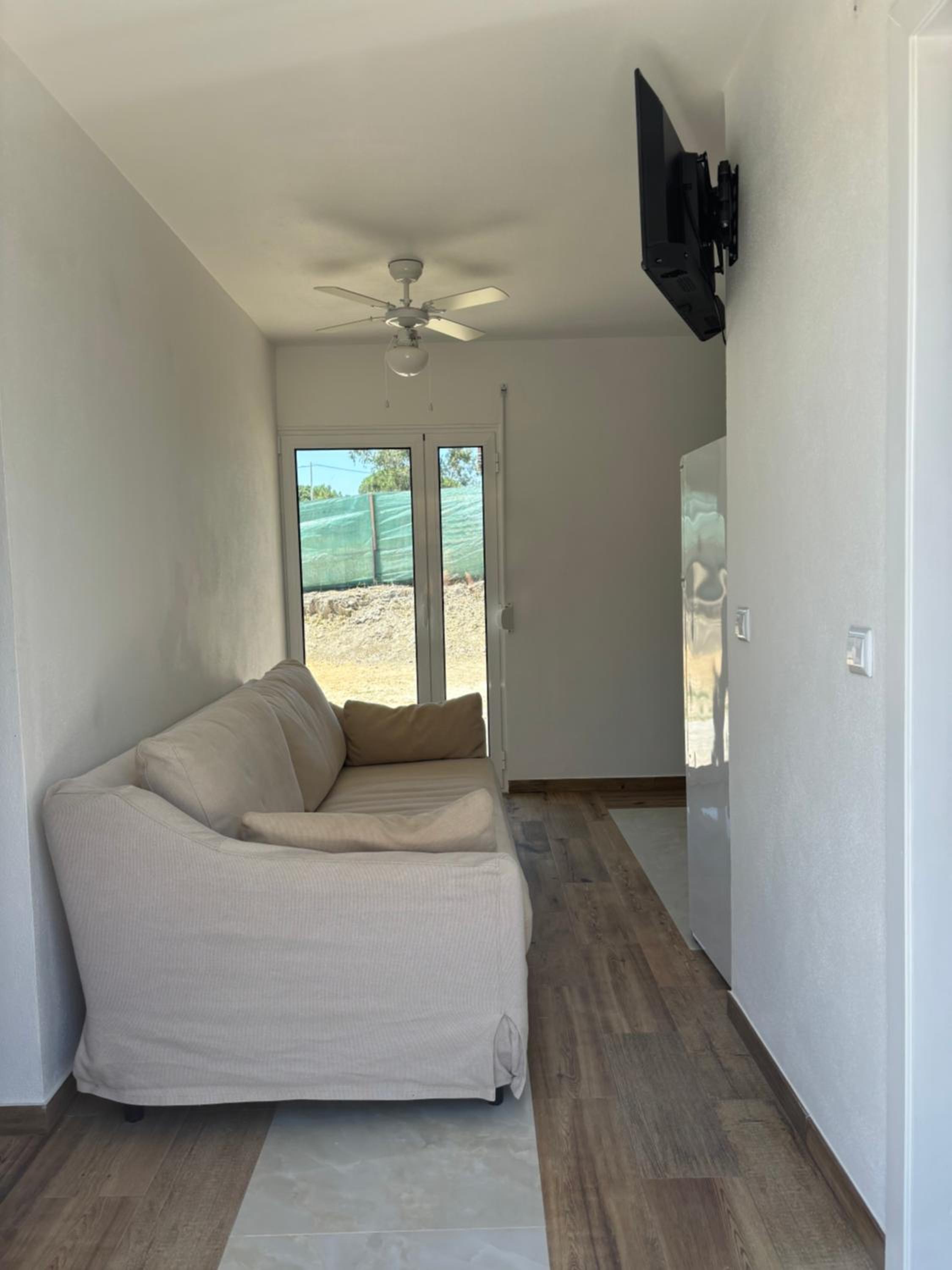One-Bedroom House photo 1