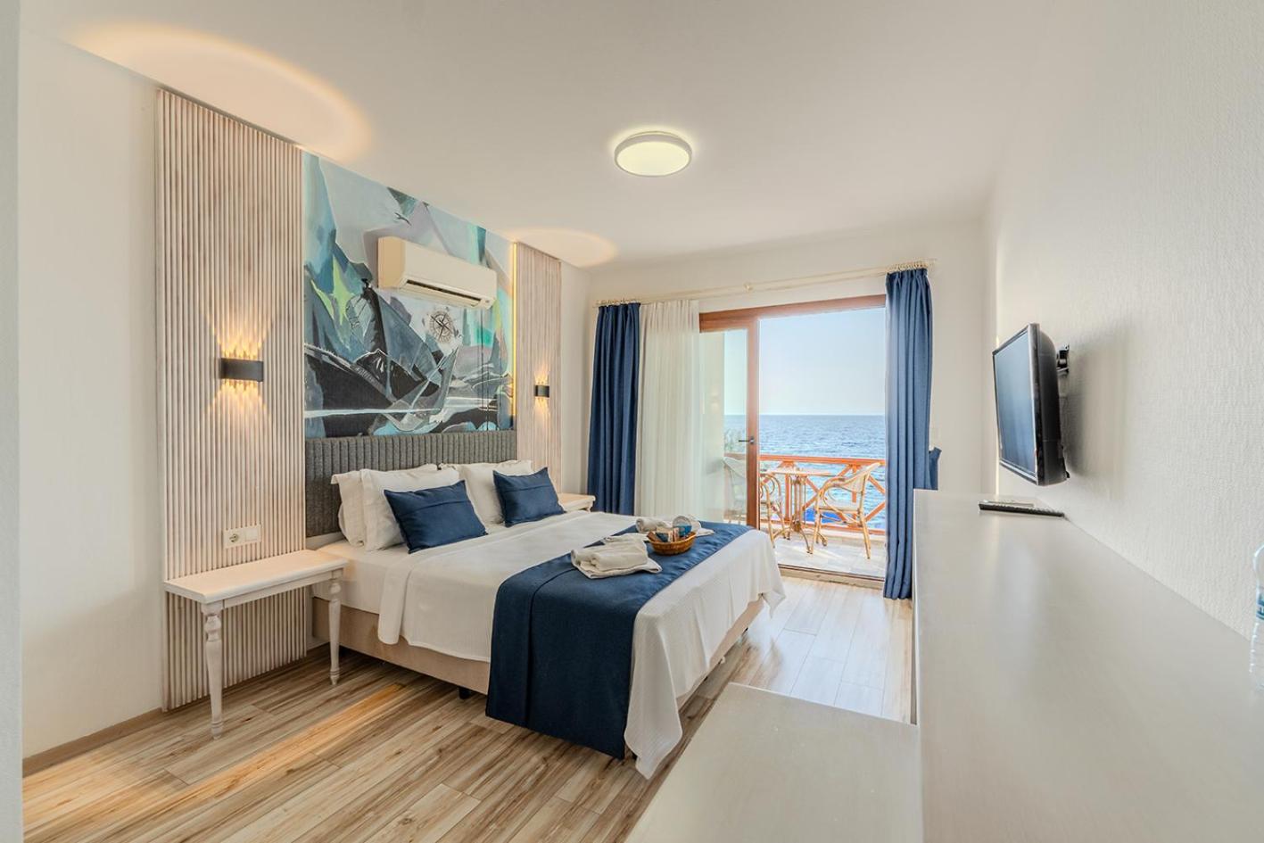 Double Room with Balcony and Sea View photo 1