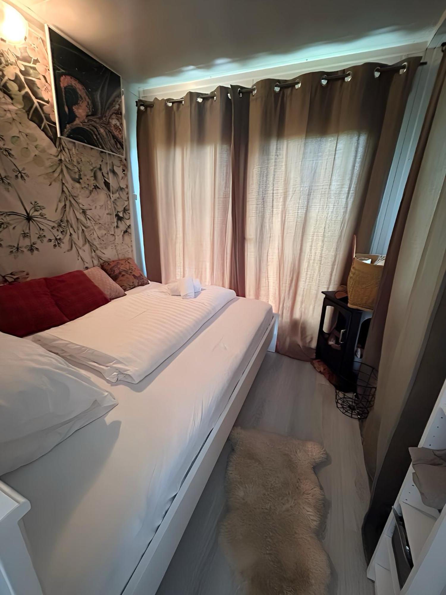 One-Bedroom House photo 1
