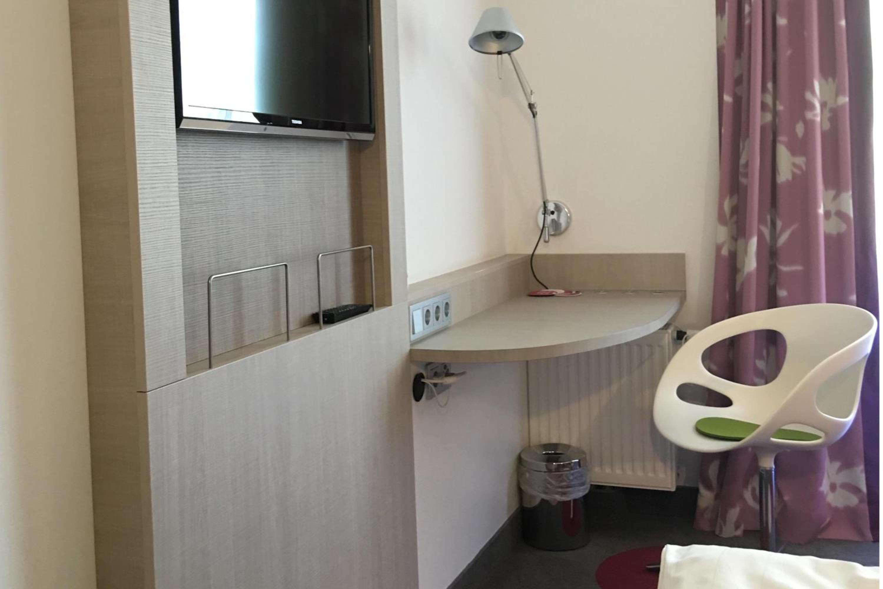 Single Room - Disability Access photo 3