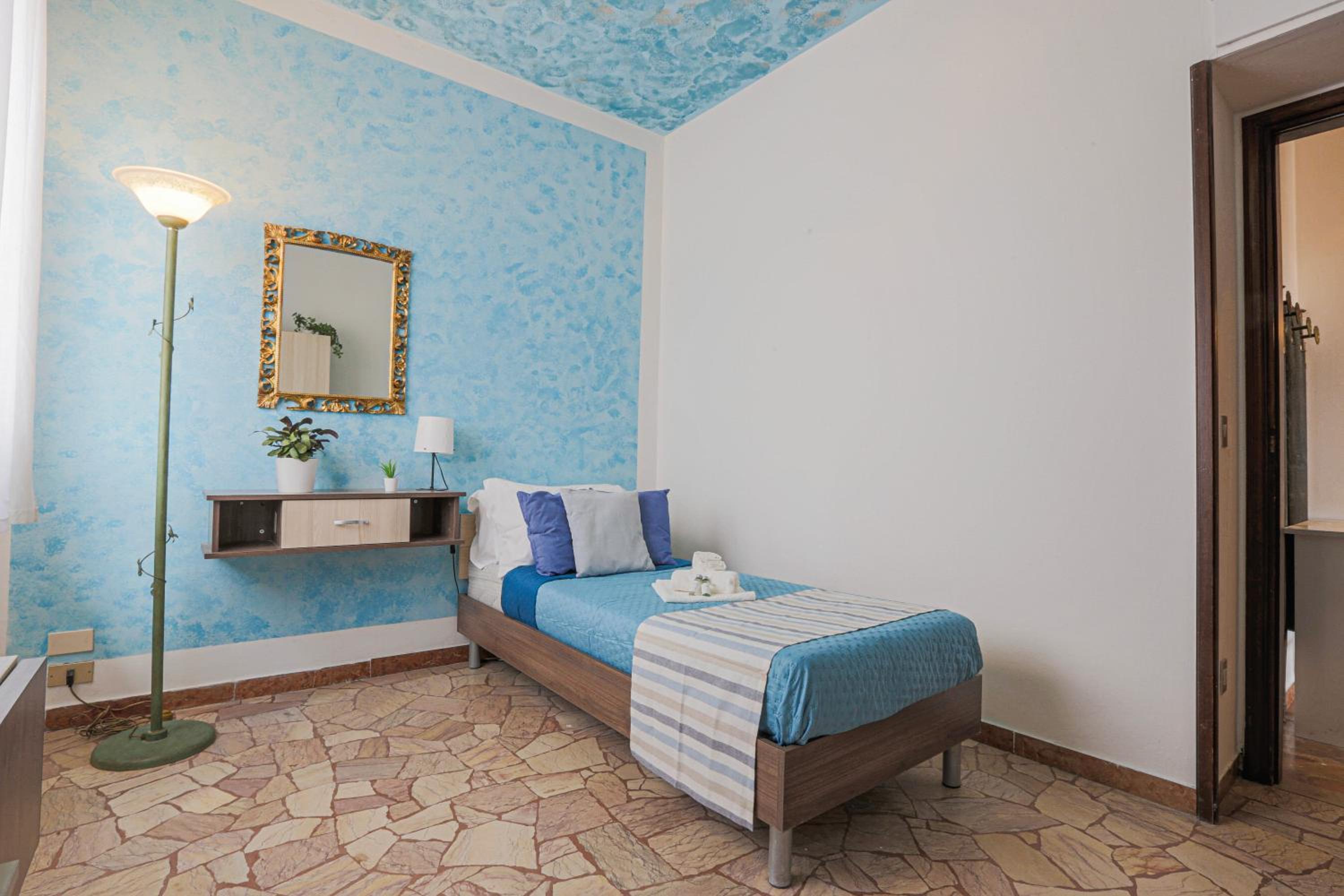 Standard Single Room with Shared Bathroom