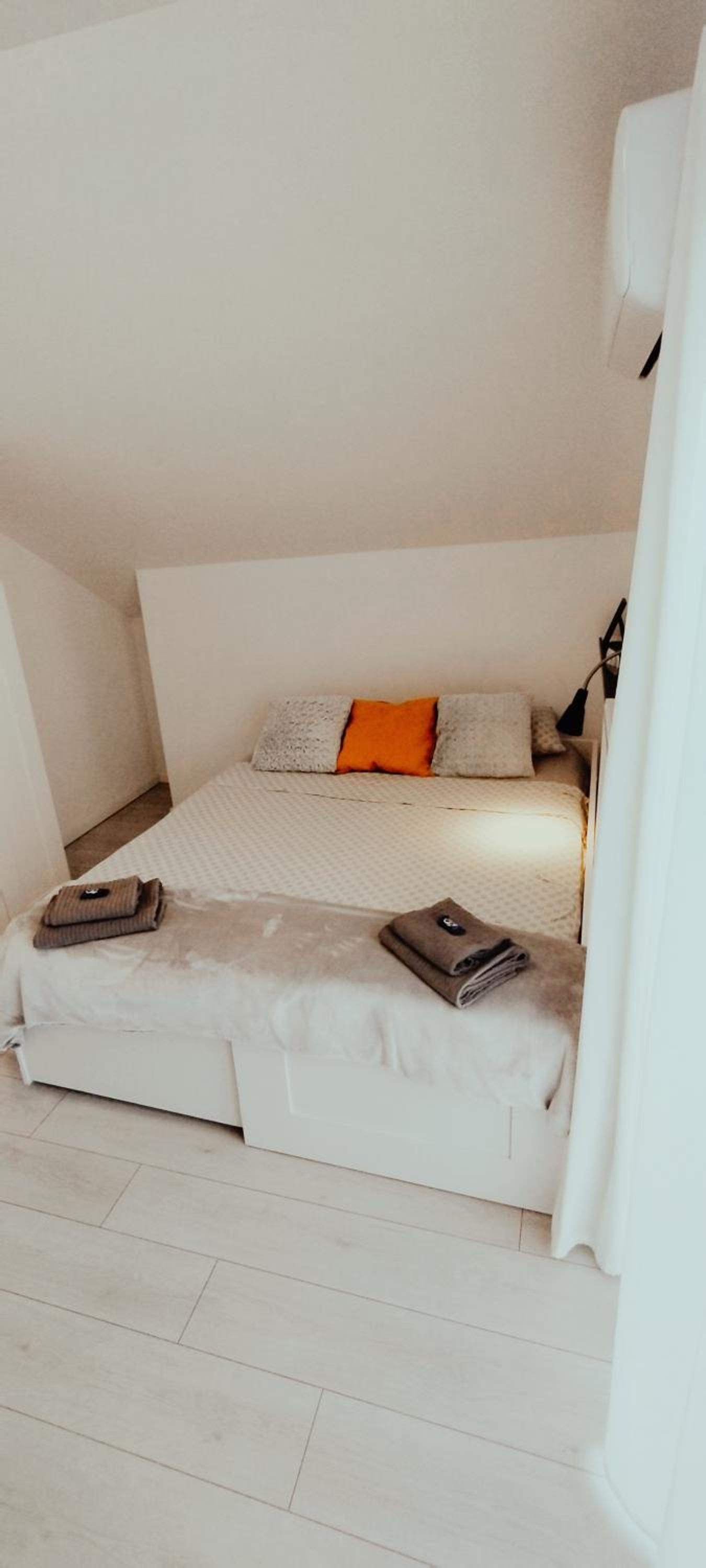 Double Room with Private Bathroom - Photo 1