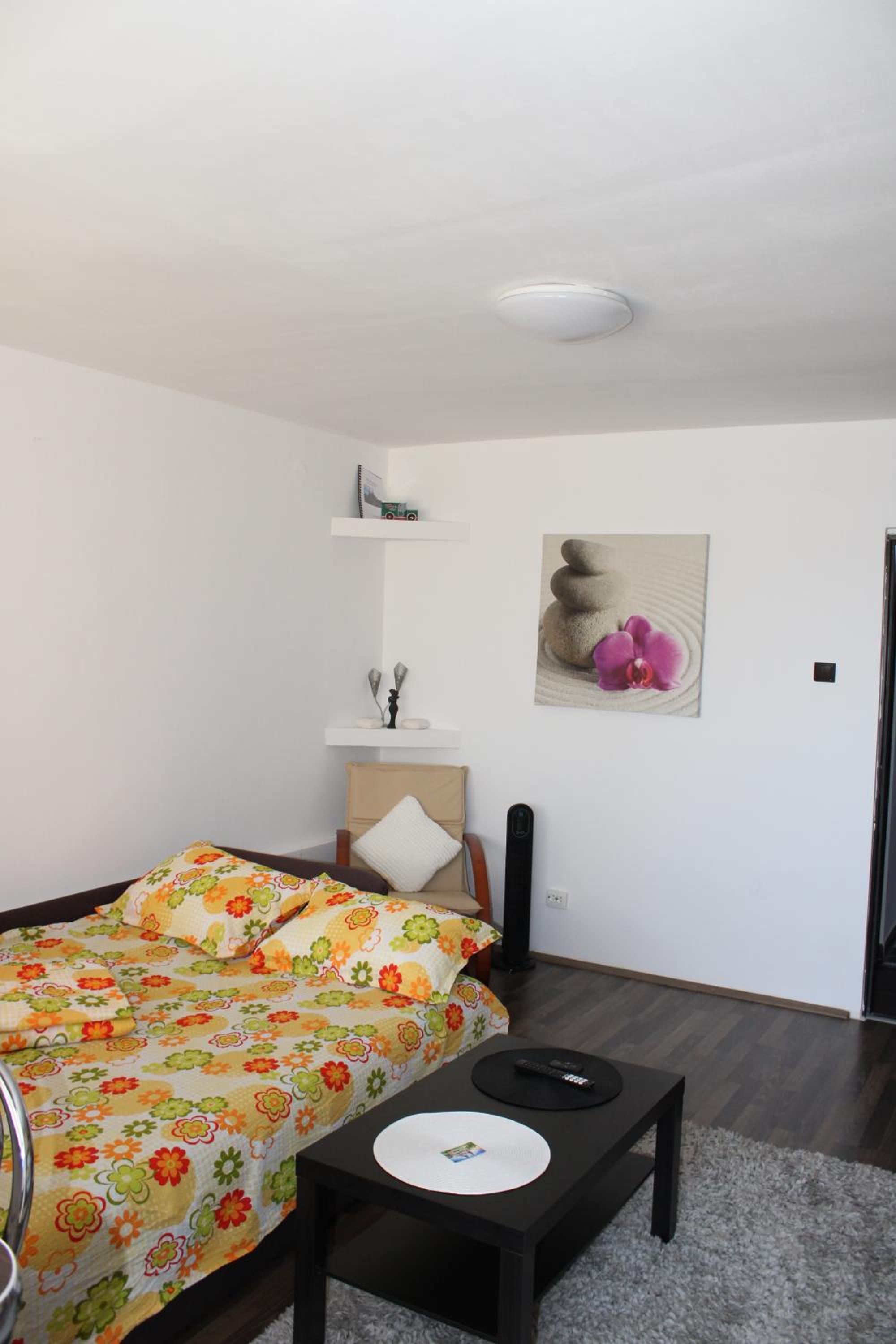 One-Bedroom Apartment photo 2