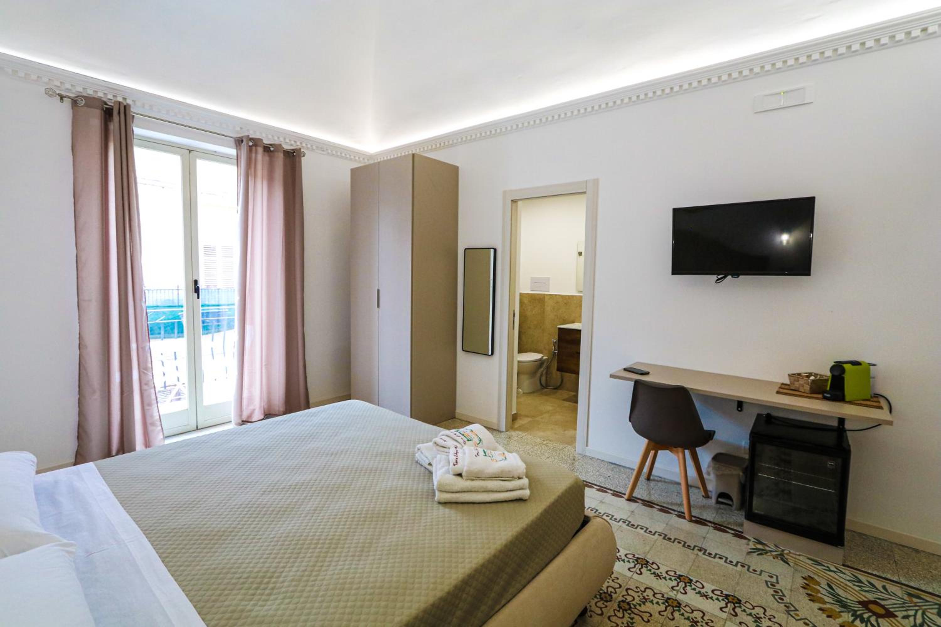 Double Room with Private Bathroom photo 3