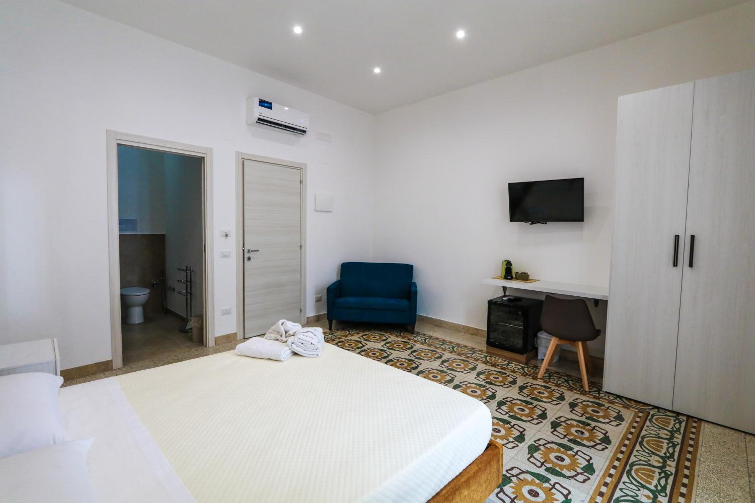 Double Room with Private Bathroom photo 1